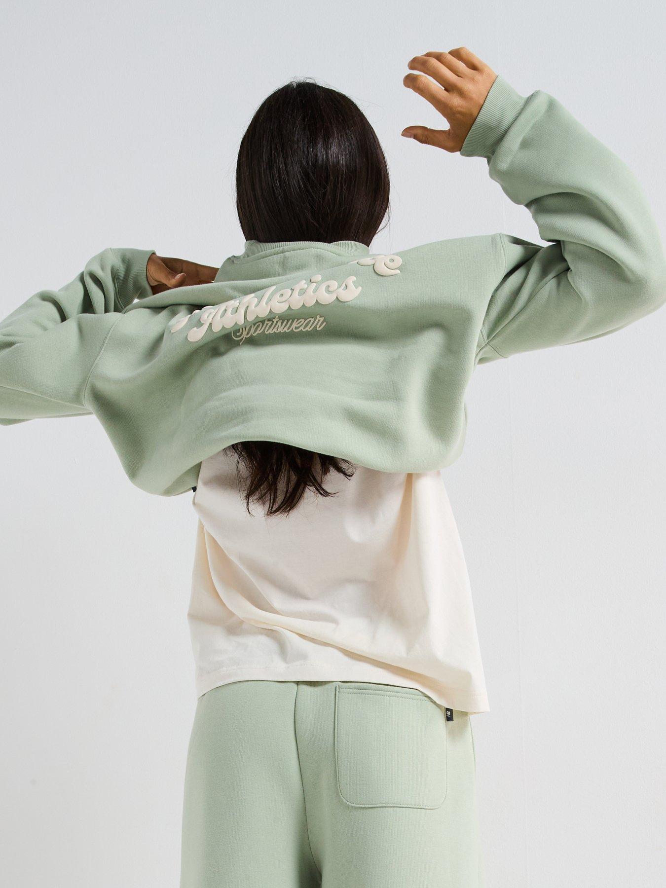 new-balance-womens-linear-heritage-fleece-crew-sweater-greendetail