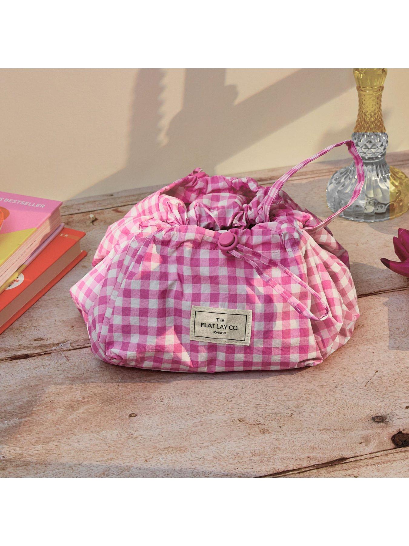 the-flat-lay-co-parachute-drawstring-flat-lay-makeup-bag-pink-ginghamdetail