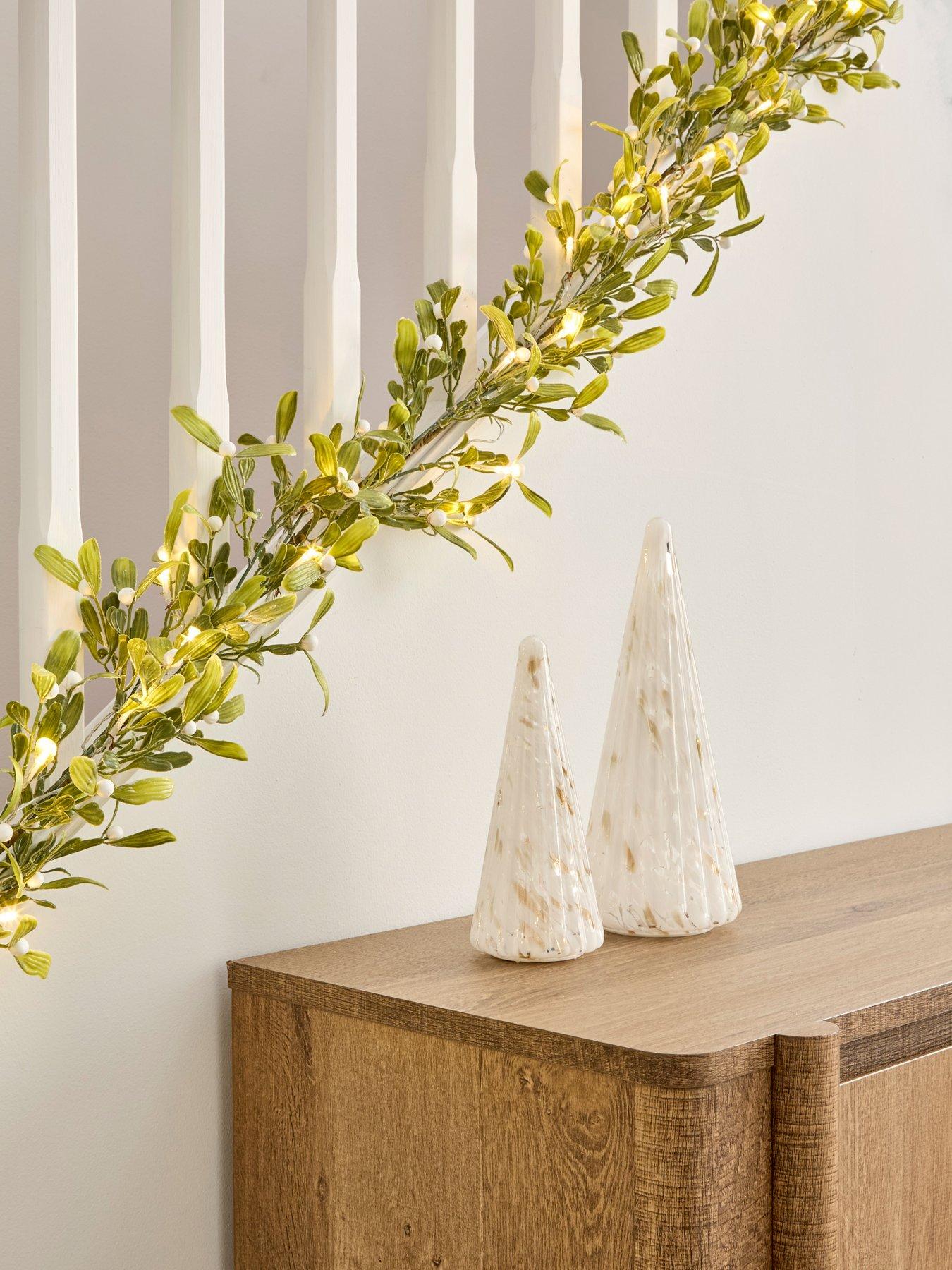 very-home-9ft-pre-lit-mistletoe-garlandfront