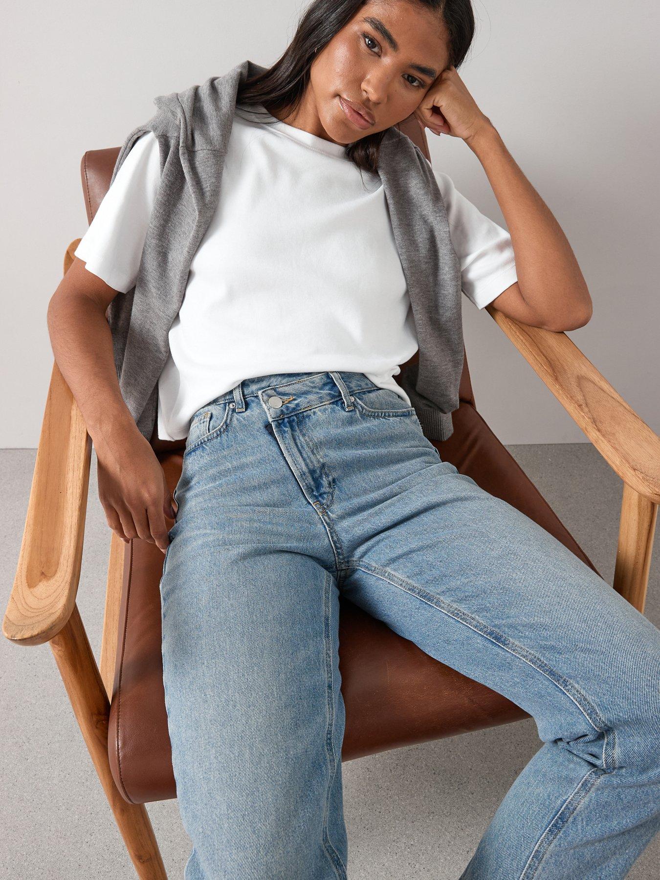 the-very-collection-wrap-front-mom-jeans-mid-washoutfit