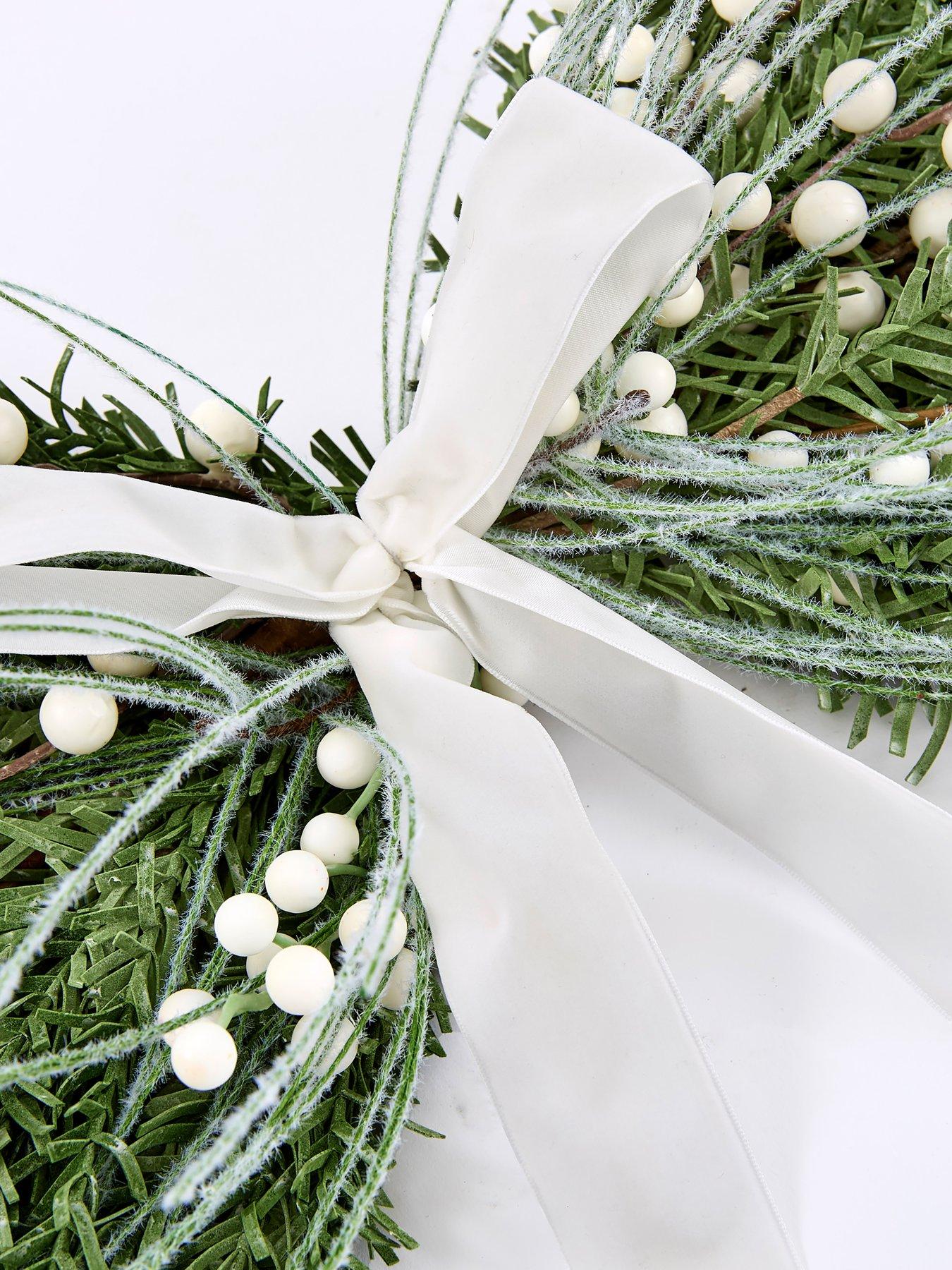 scottish-everlastings-80-cm-christmasnbsptable-centrepiece-swag-with-white-velvet-bowback