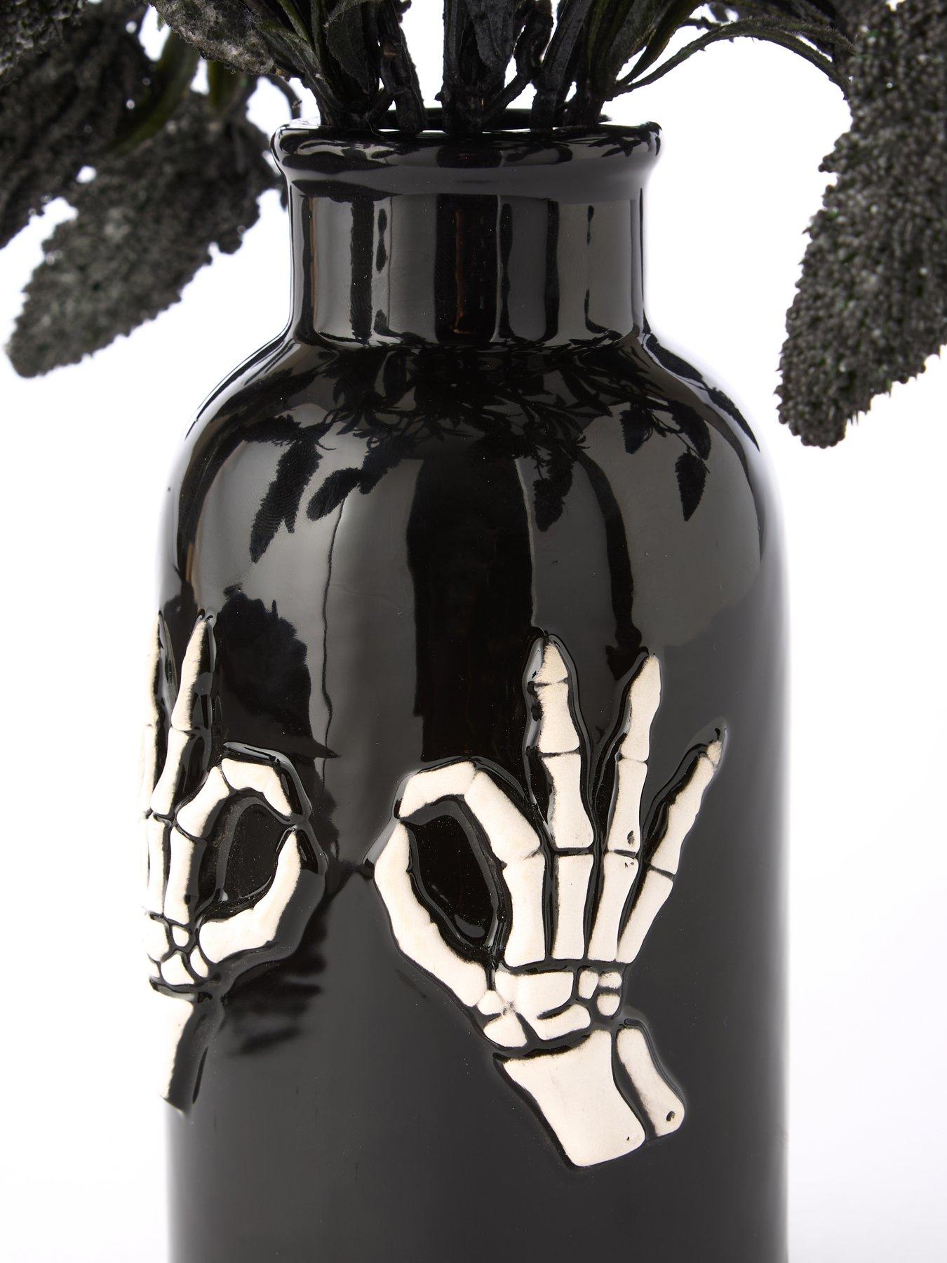 hocus-pocus-fruit-foliage-display-in-a-skeleton-hand-halloween-vaseoutfit