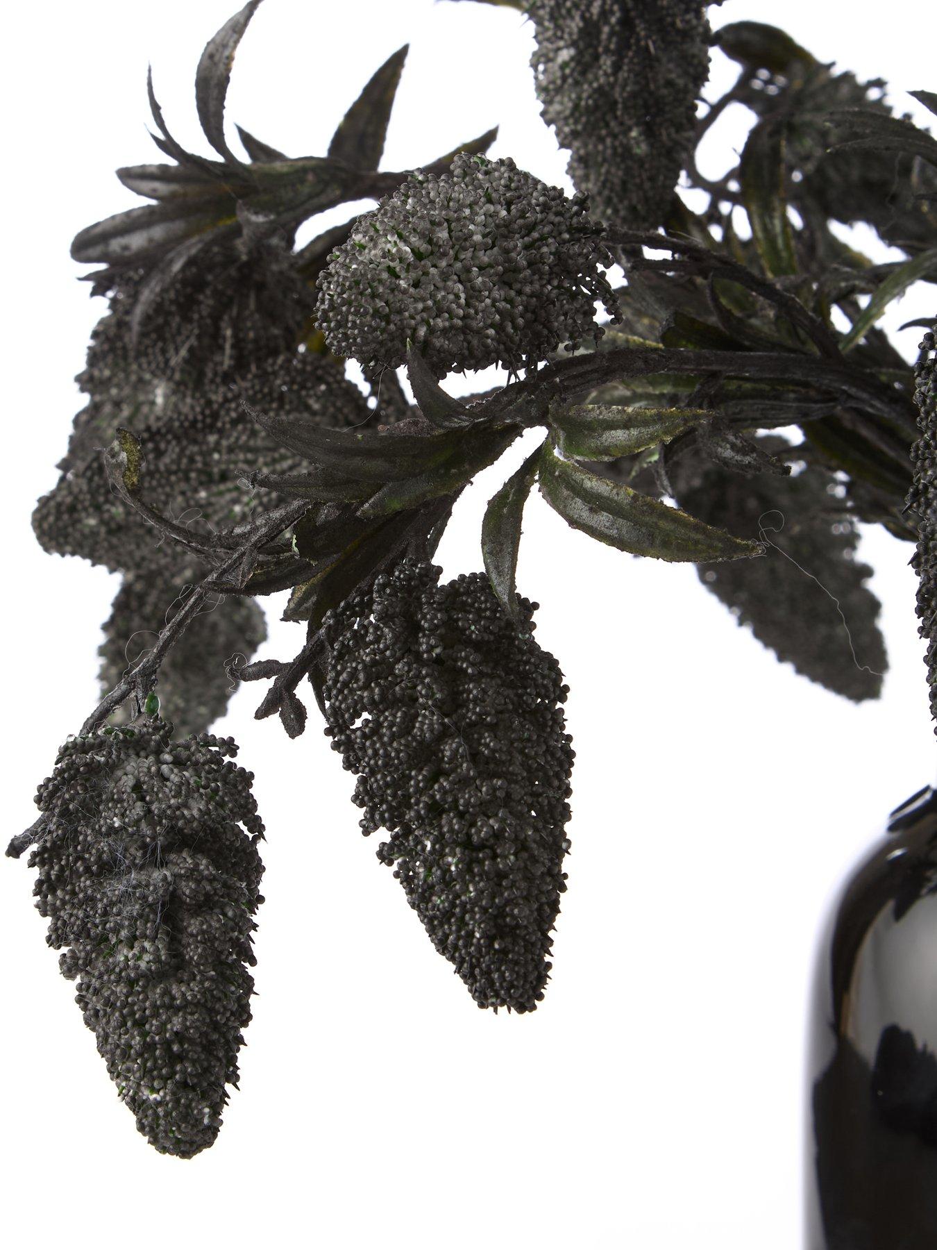 hocus-pocus-fruit-foliage-display-in-a-skeleton-hand-halloween-vasedetail