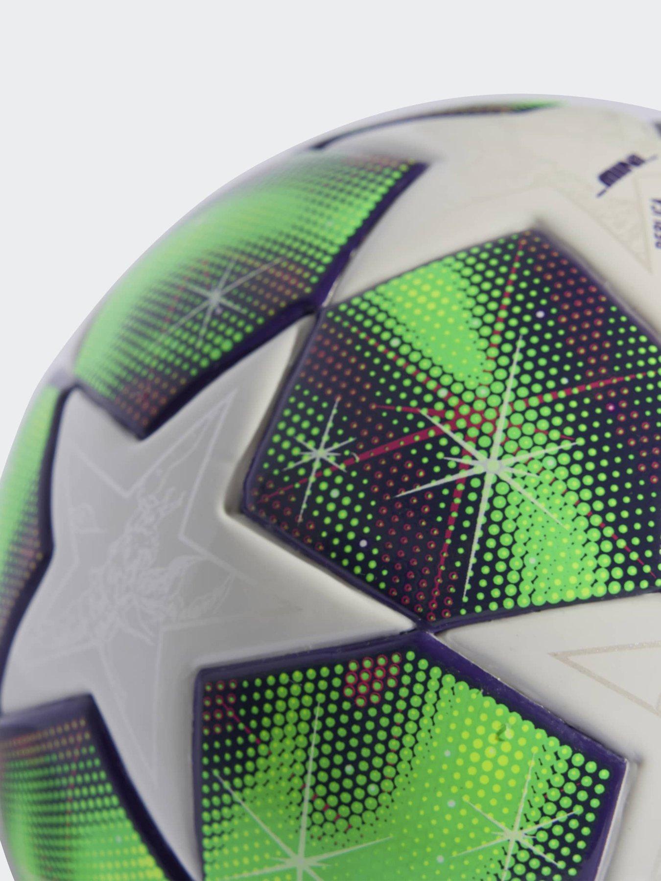 adidas-wucl-mini-football-whiteoutfit