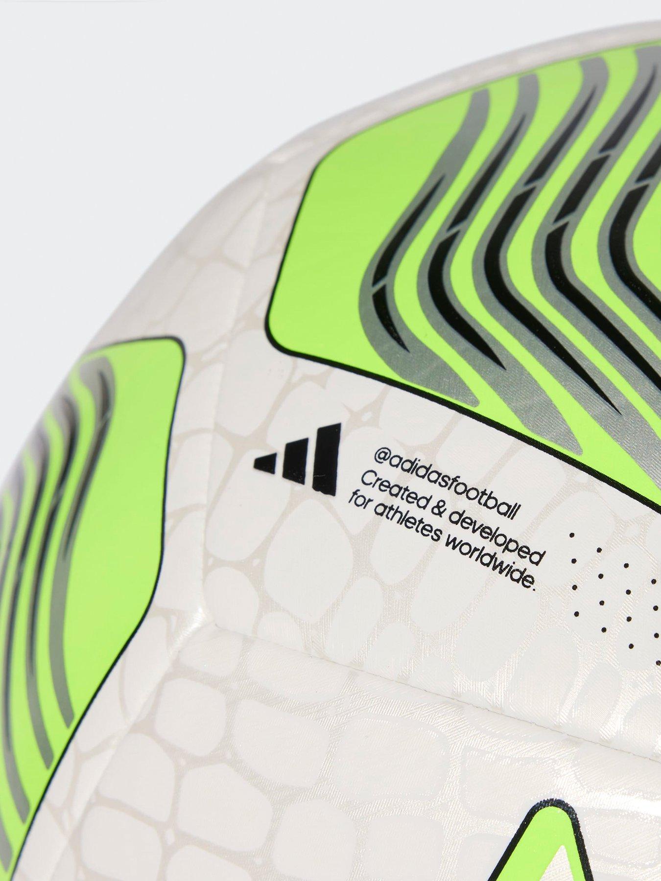 adidas-predator-training-football-whiteoutfit