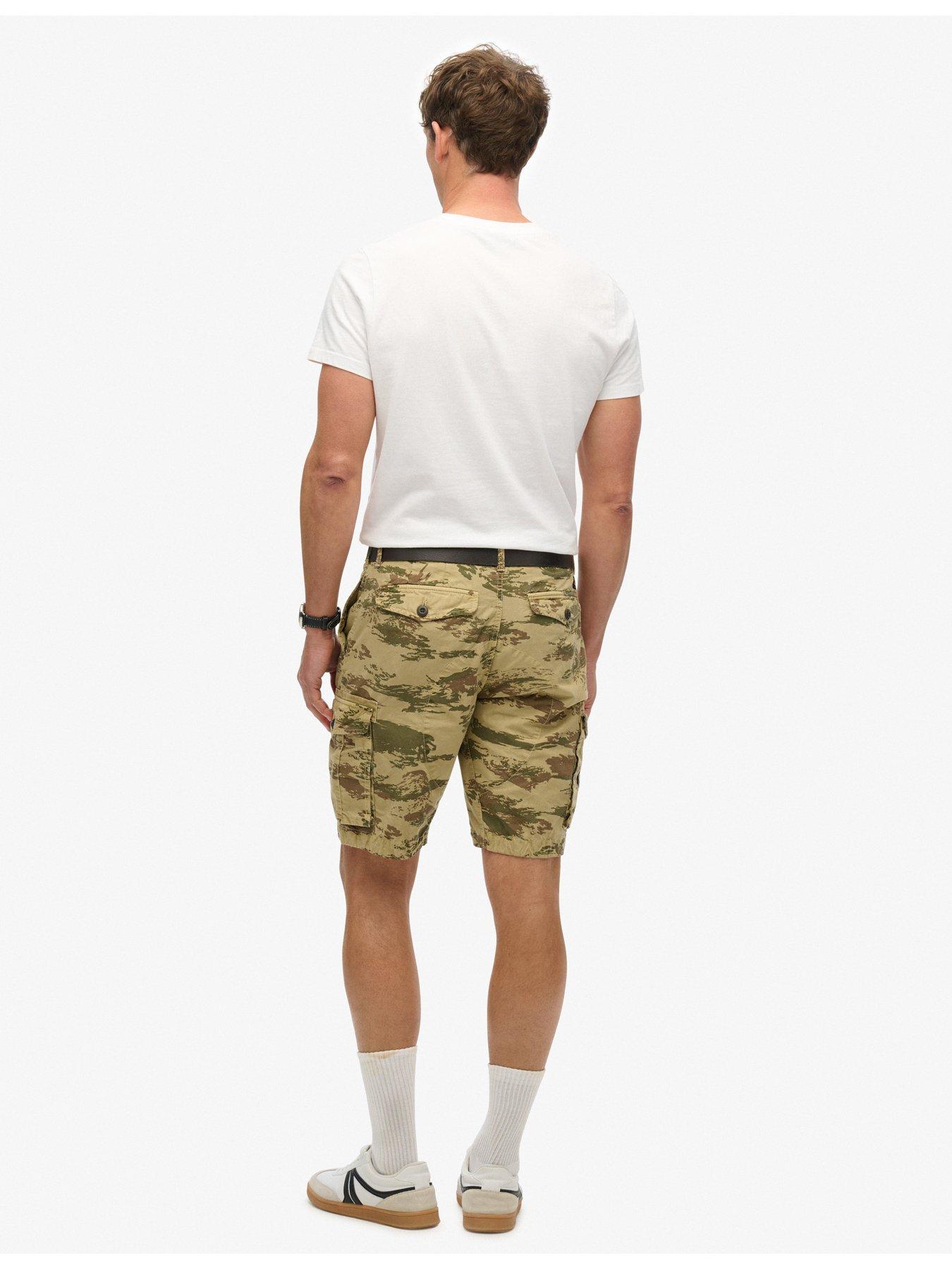 superdry-superdry-parachute-light-camo-print-shorts-khakioutfit