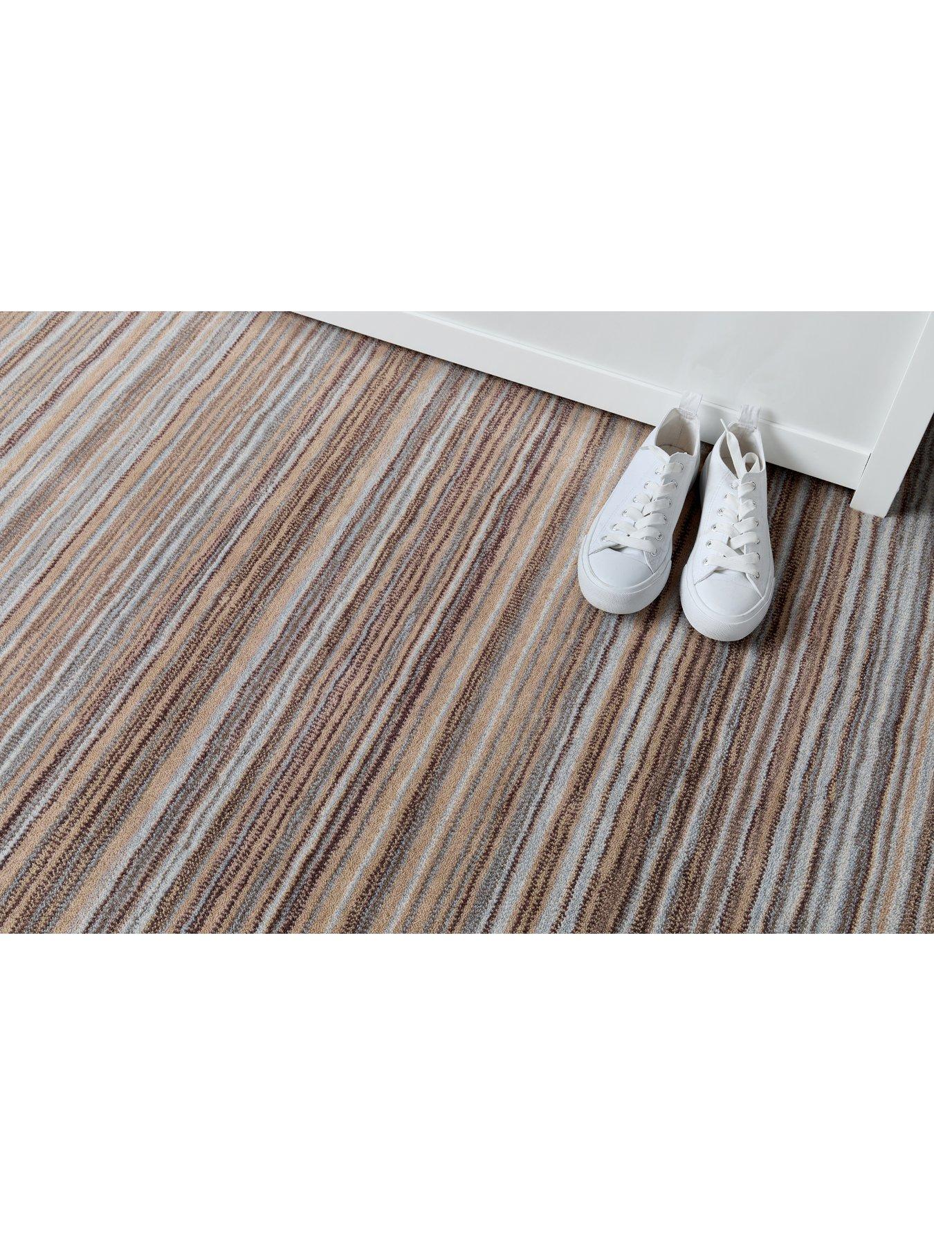 the-very-collection-fine-stripes-beige-runneroutfit