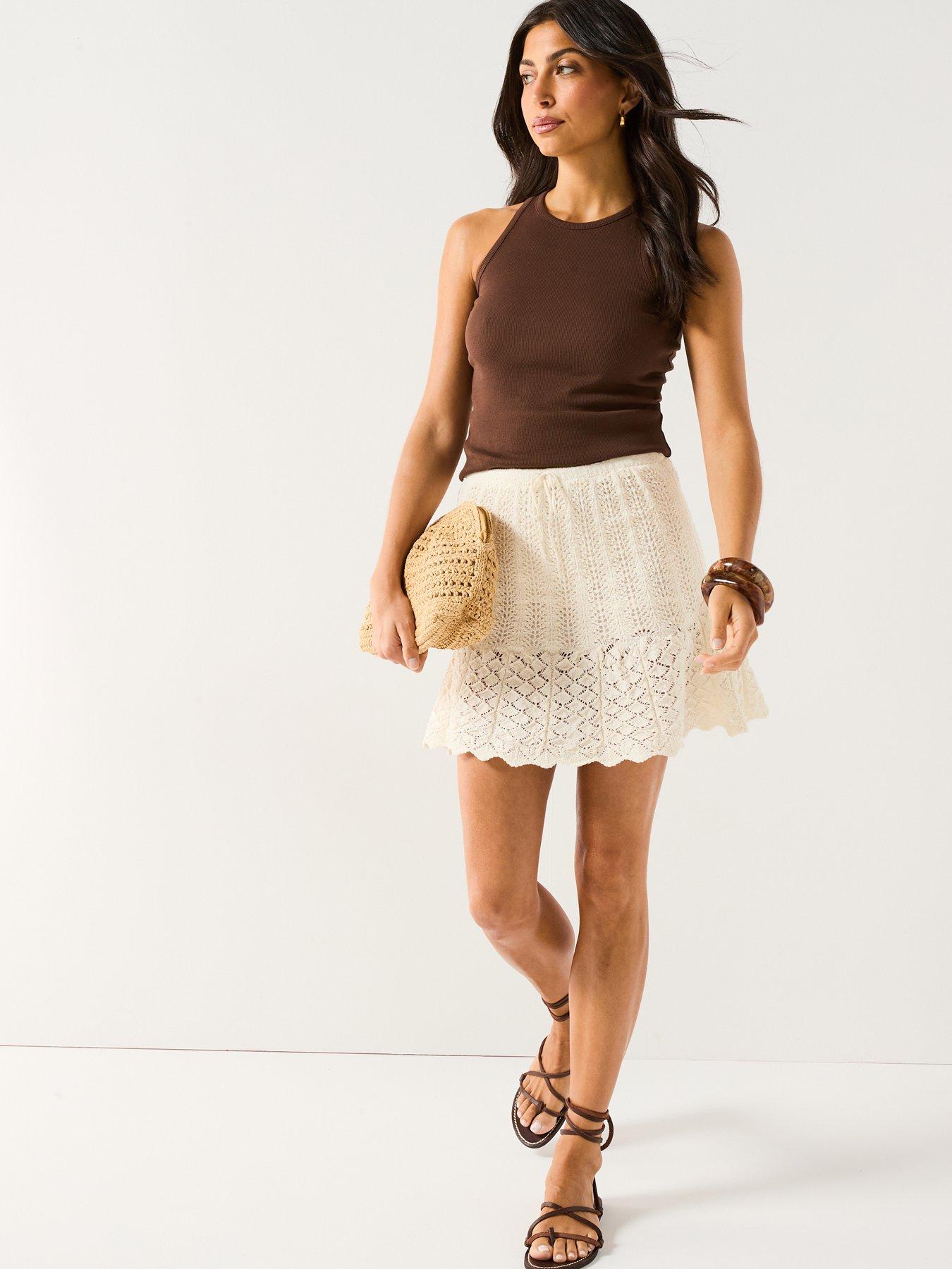 Image 3 of 6 of Only Onlloxy Structure Short Knit Skirt - White