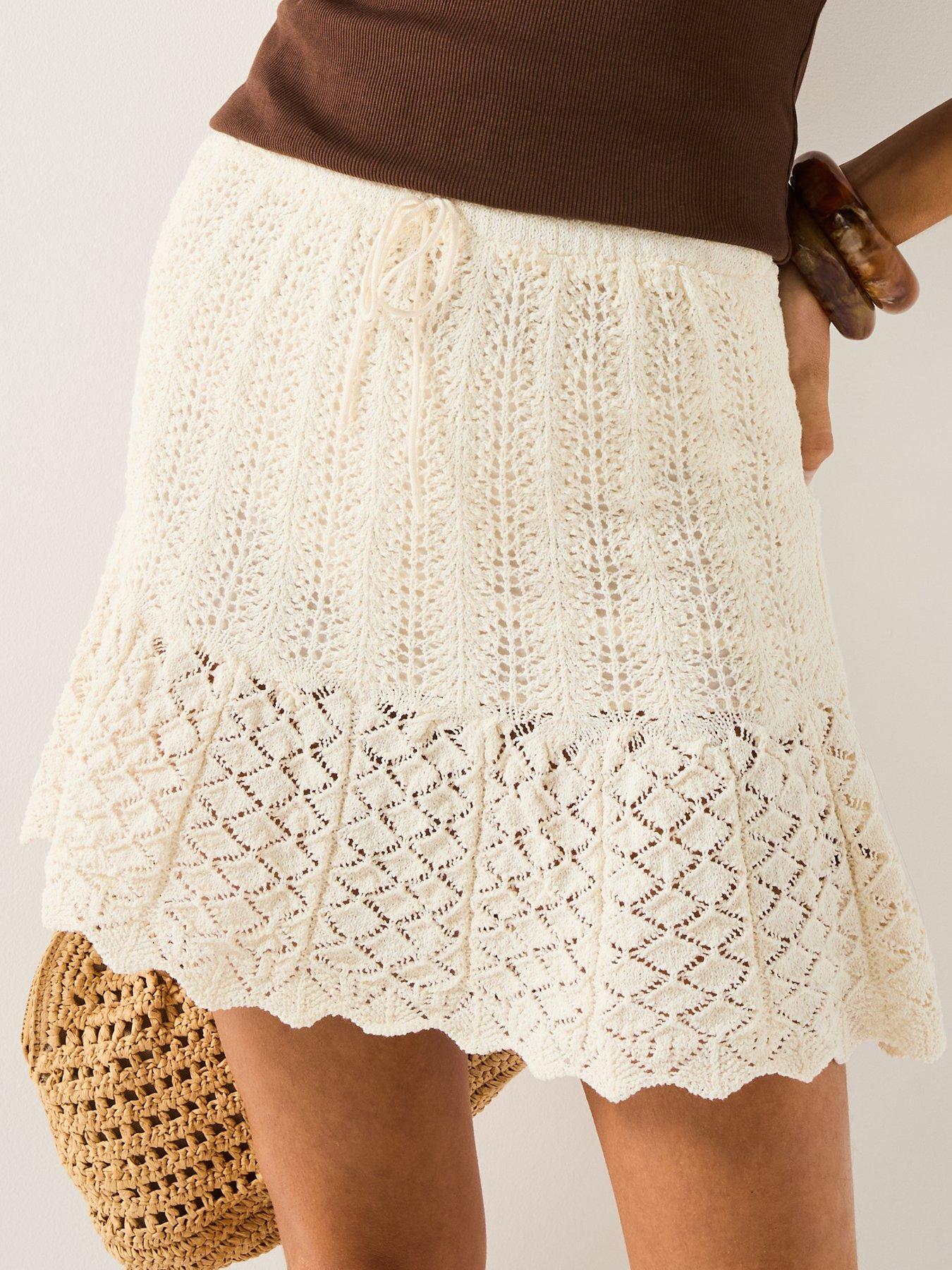 Image 6 of 6 of Only Onlloxy Structure Short Knit Skirt - White