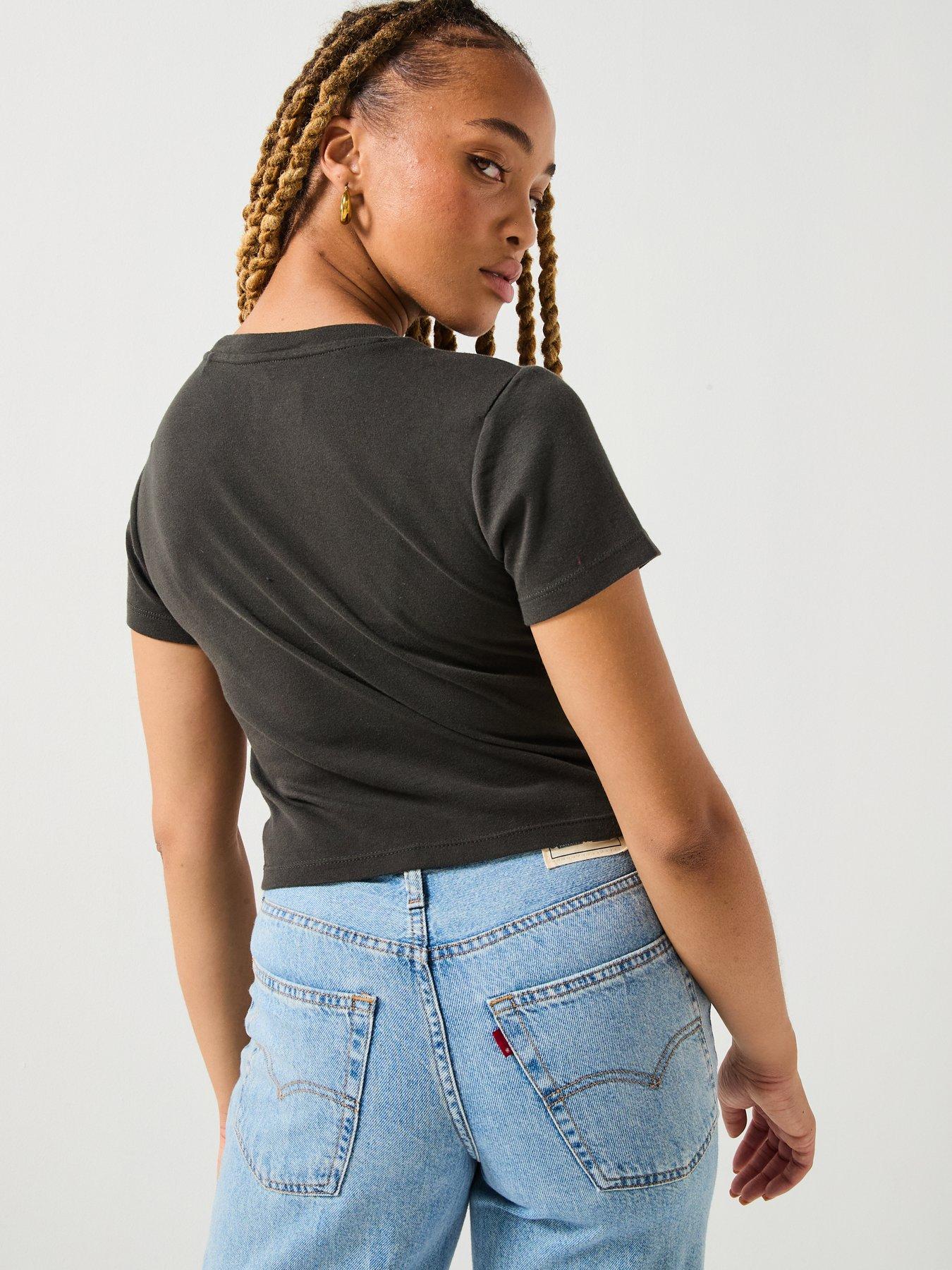 levis-graphic-essential-sporty-t-shirt-blackstillFront