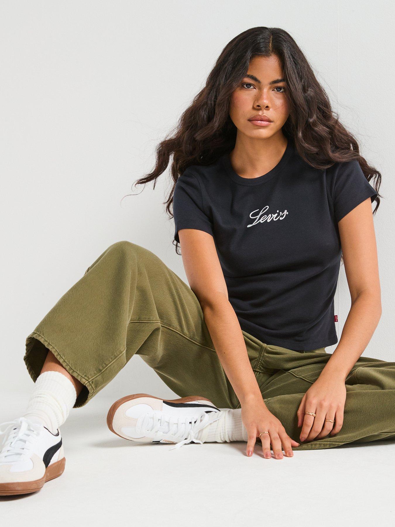 levis-graphic-rickie-t-shirt-glitter-script-n-anthracite-blackoutfit