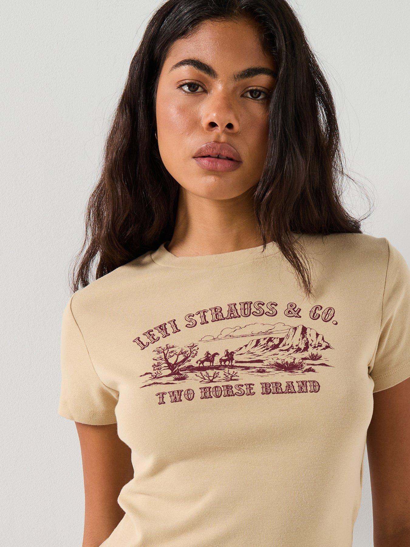 levis-graphic-essential-sporty-tee-scenic-safari-beigeoutfit