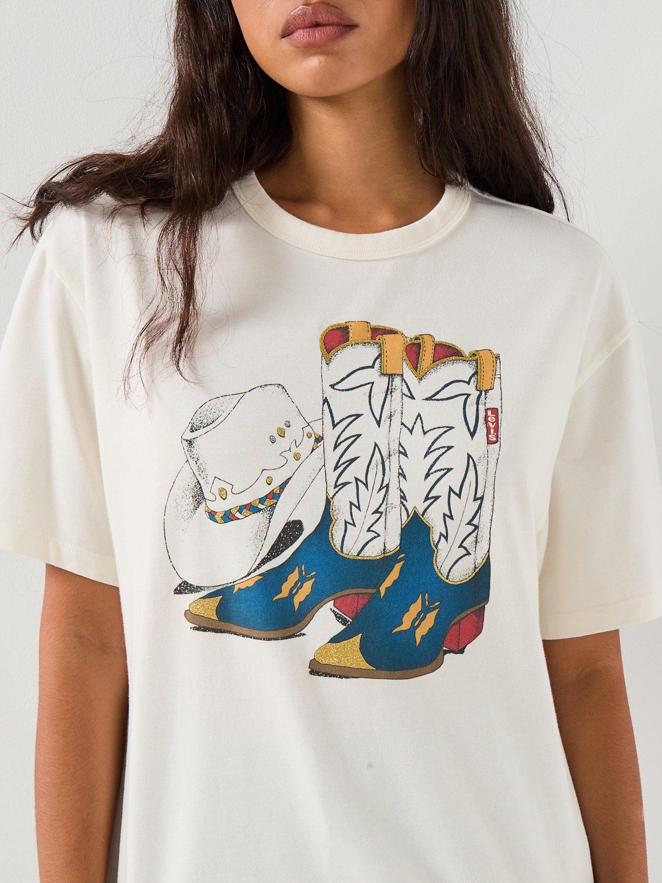 levis-graphic-tabor-t-shirt-cowboy-boot-and-hat-graphic-whiteoutfit