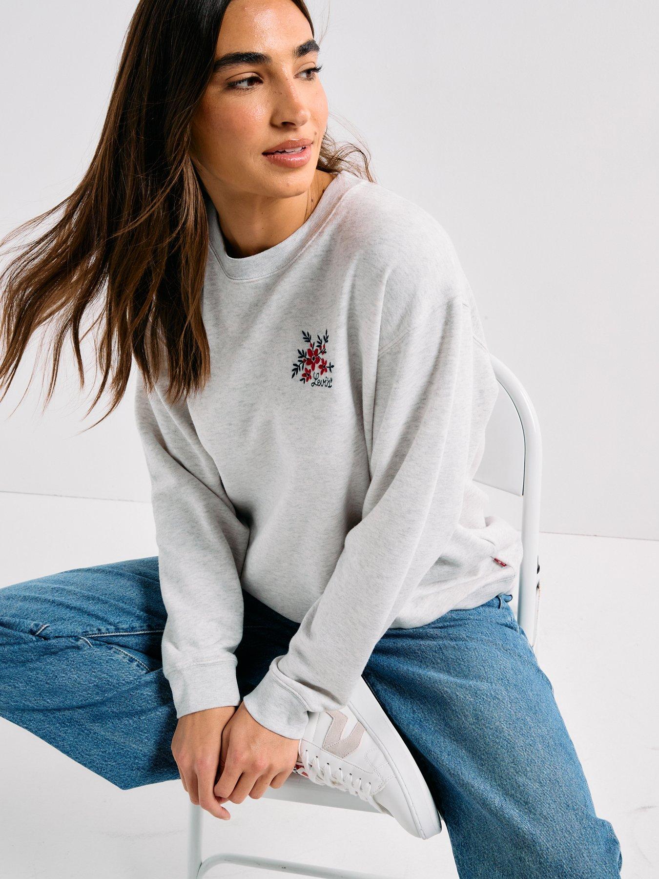 levis-graphic-everyday-crew-sweatshirt-crew-vicki-floral-embroidery-orbit-heather-gray
