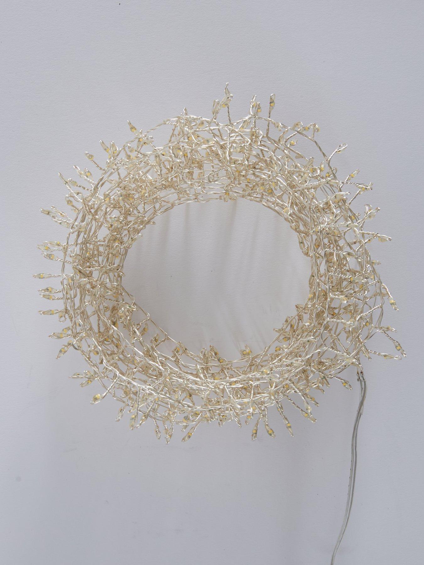 festive-500-led-dewdrop-indooroutdoor-christmas-cluster-lights-warm-whiteoutfit