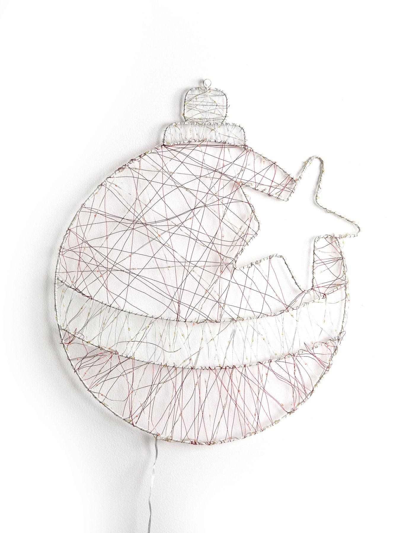 festive-twinkling-christmas-bauble-light-indooroutdoorstillFront