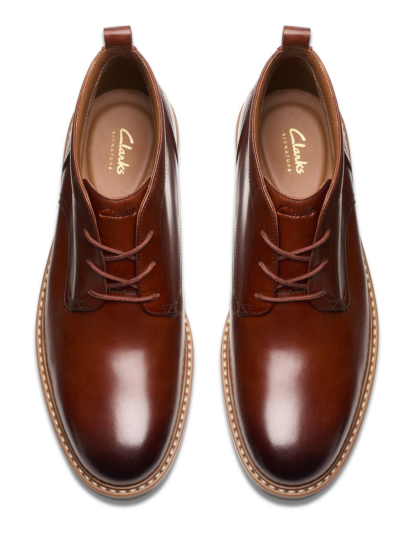 clarks-aldwin-chukka-boots-brownoutfit