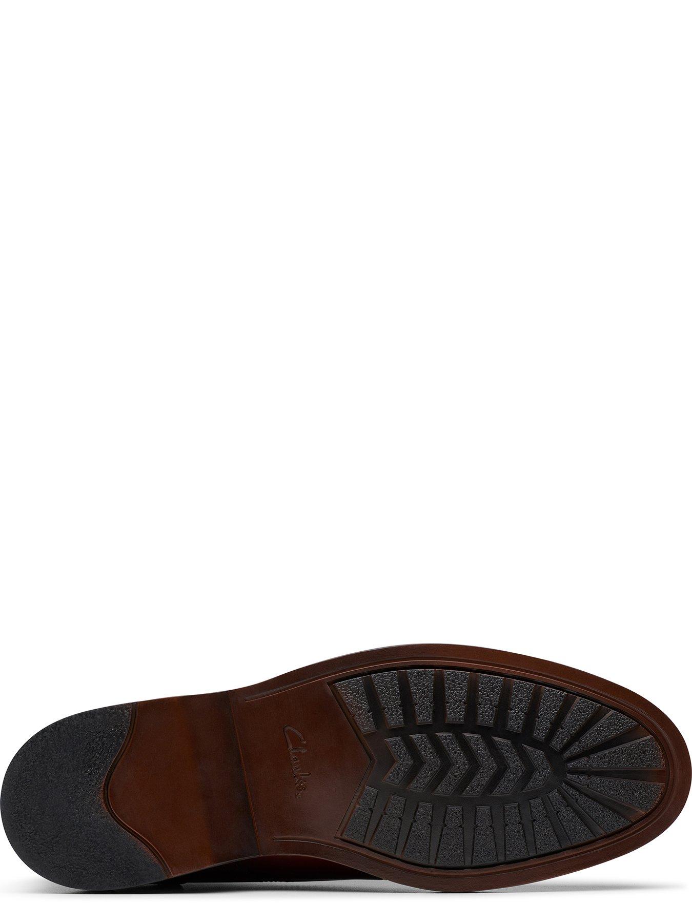 clarks-aldwin-chukka-boots-browndetail