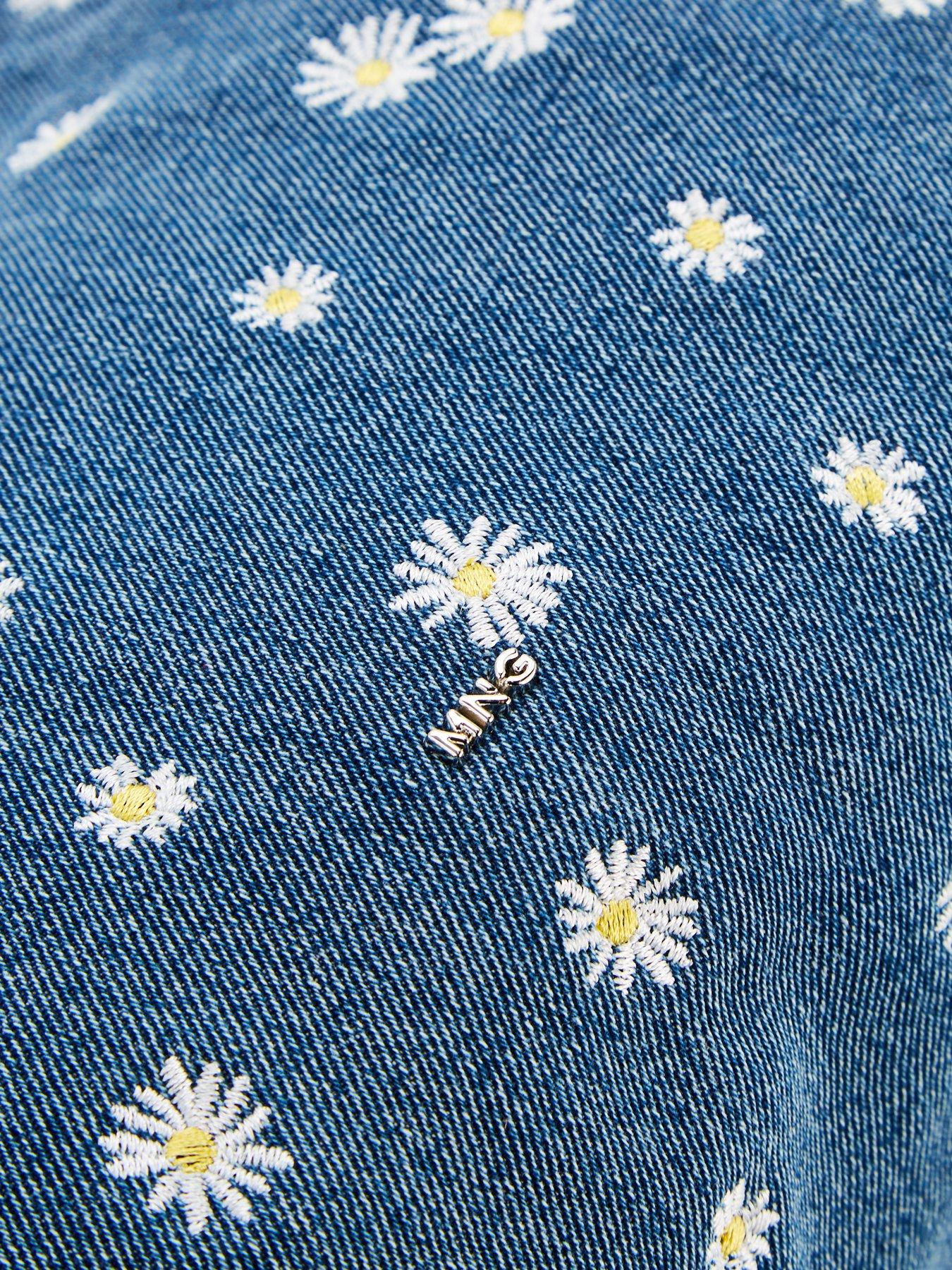 mango-denim-toiletry-bag-embroidered-with-flowers-blueoutfit