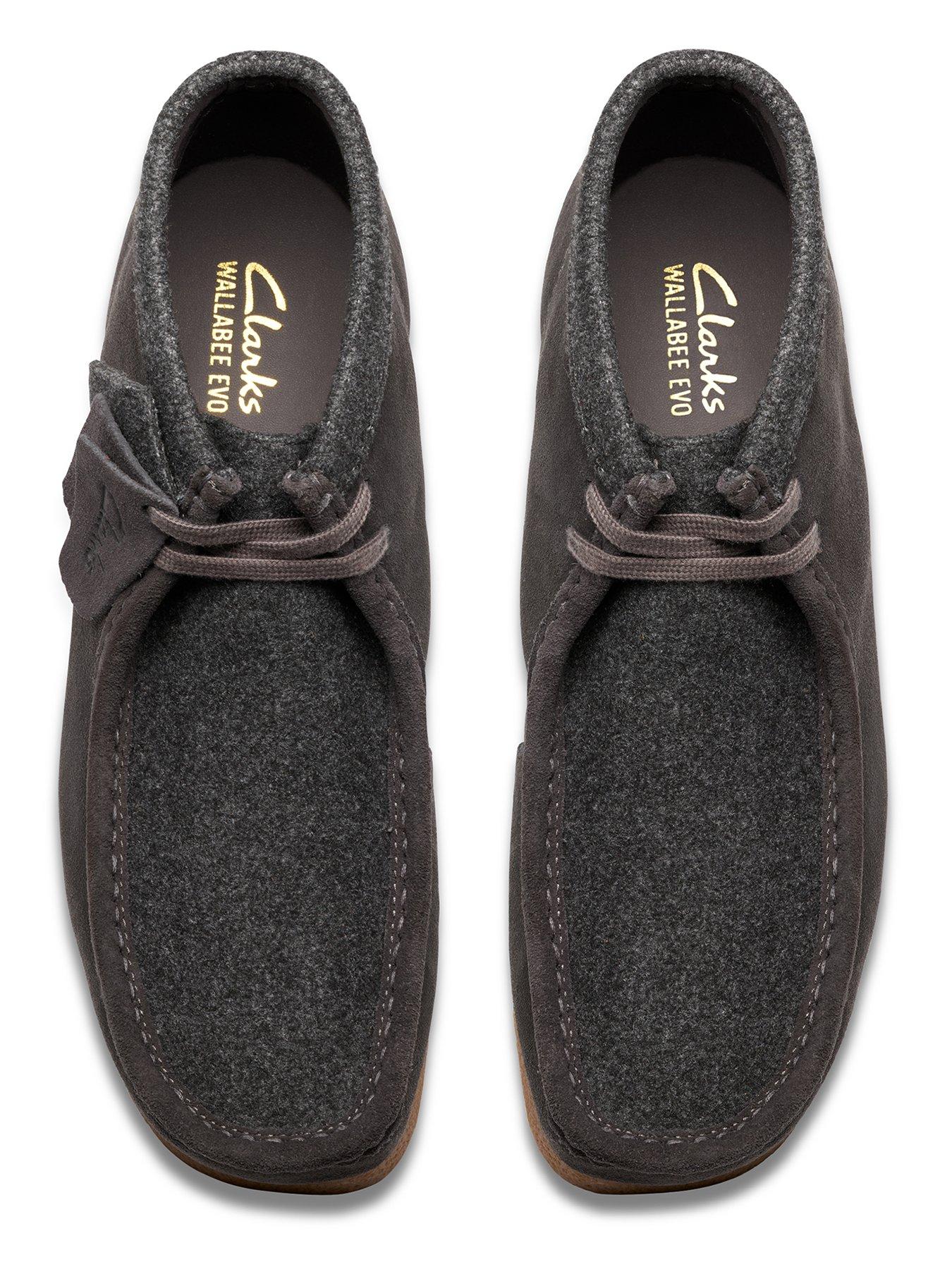 clarks-clarks-wallabee-evo-chukka-boots-greyoutfit