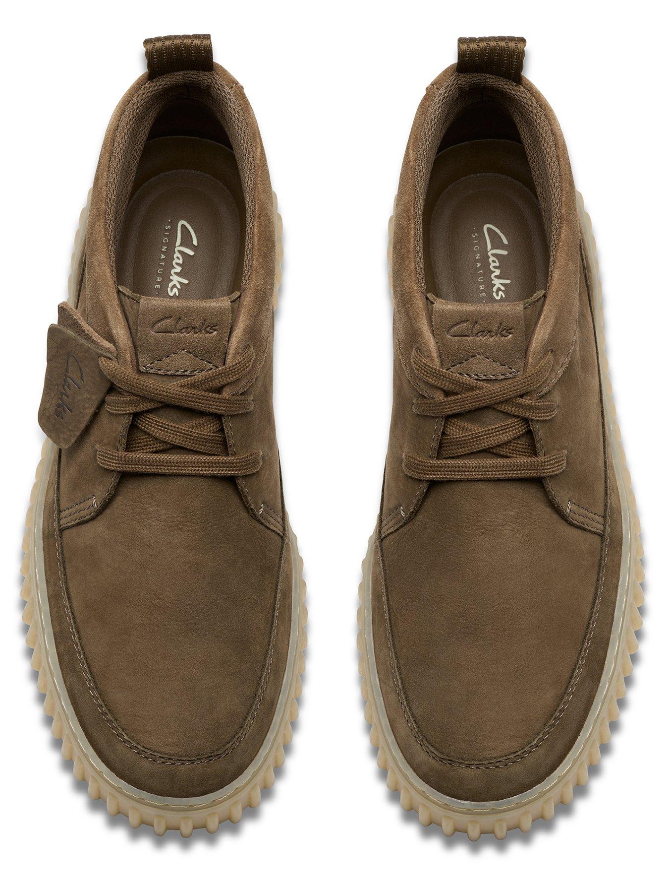 clarks-torhill-hi-ankle-chukkanbspboots-khakioutfit