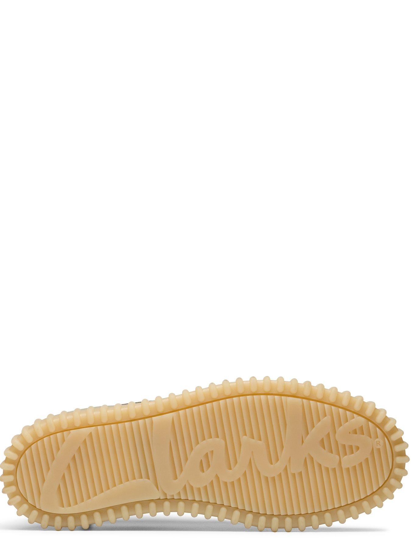 clarks-torhill-hi-ankle-chukkanbspboots-khakidetail