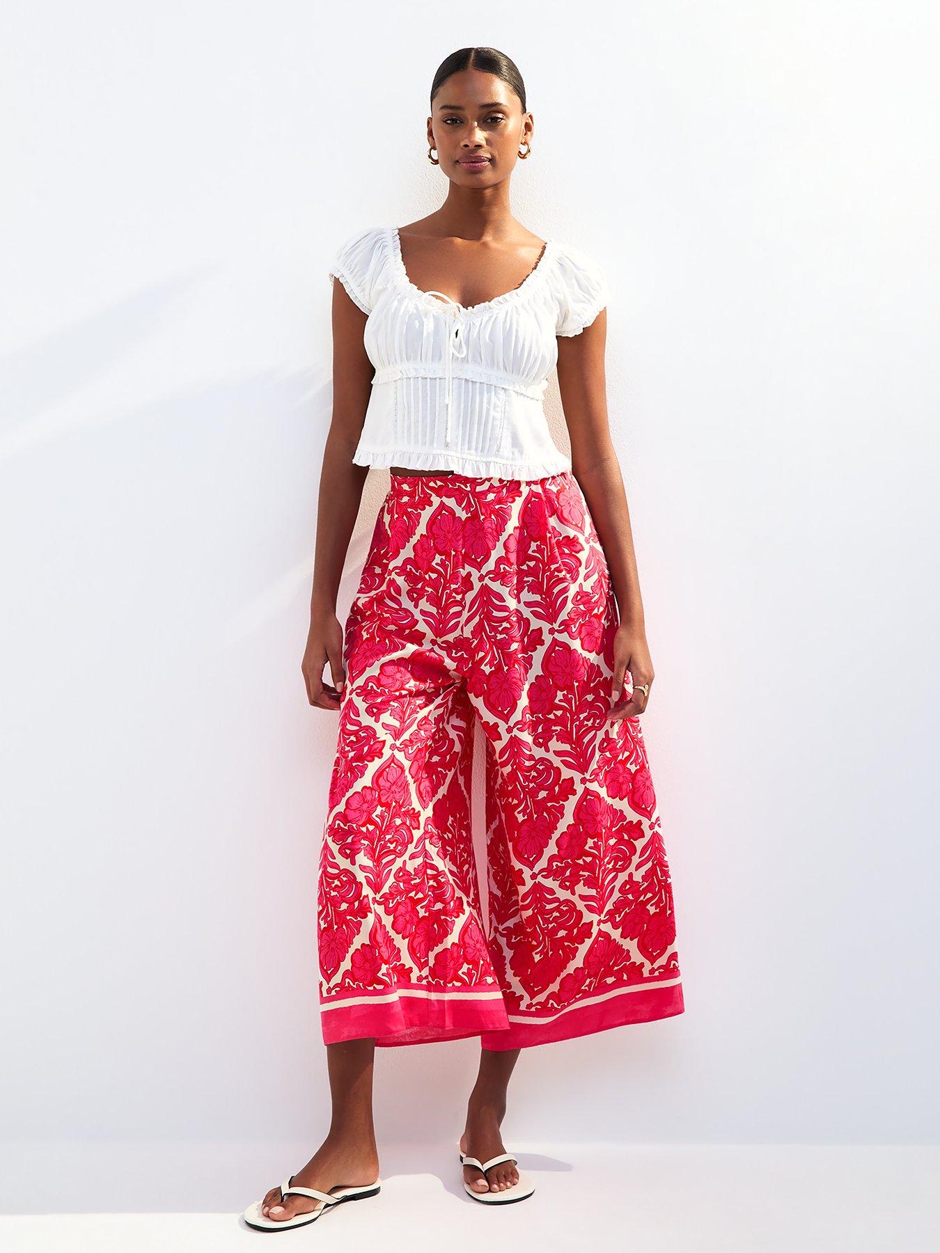 New Look Floral Border Print Crop - Pink