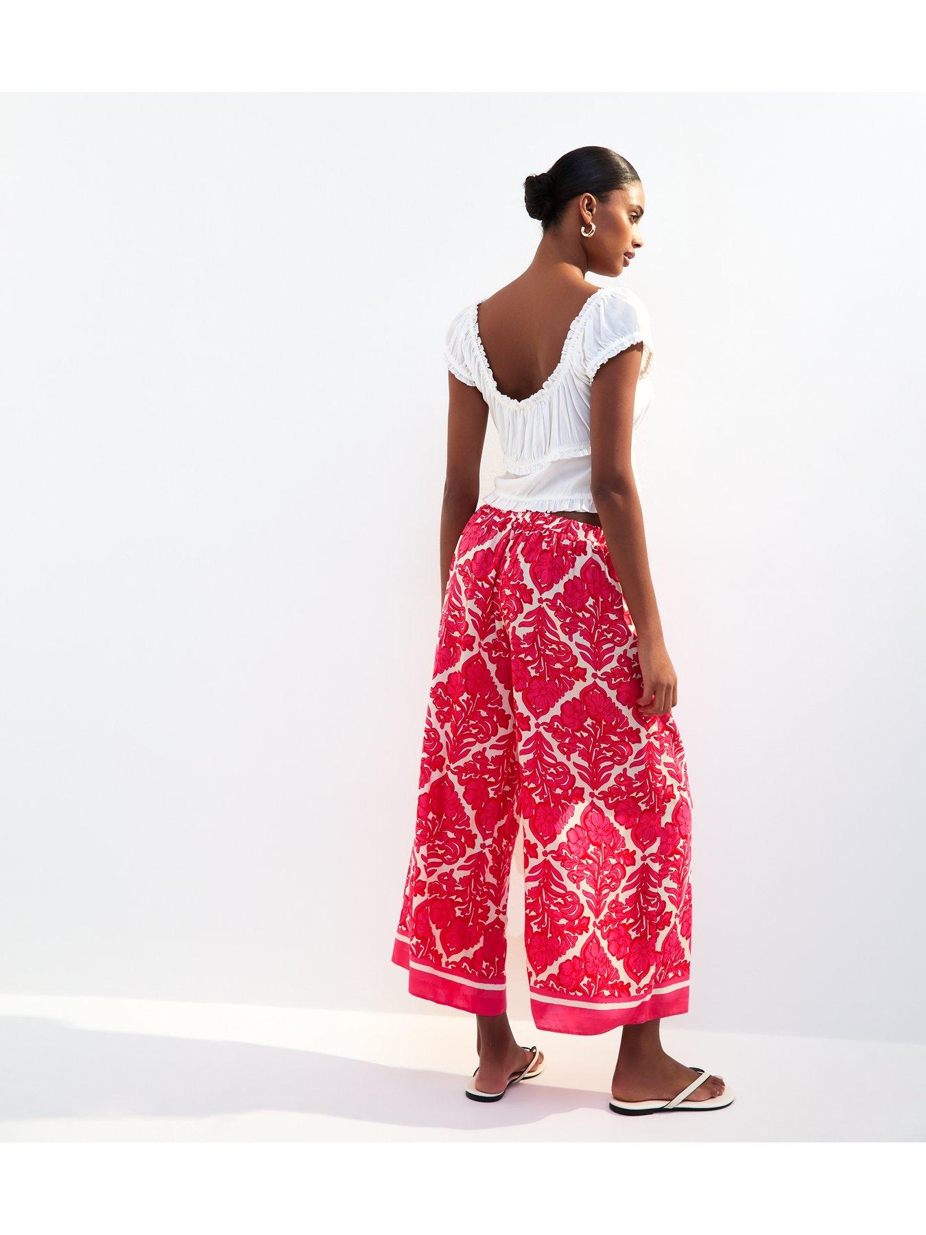 Image 2 of 3 of New Look Floral Border Print Crop - Pink