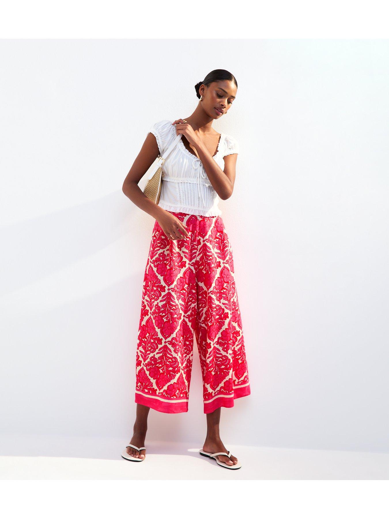 Image 3 of 3 of New Look Floral Border Print Crop - Pink