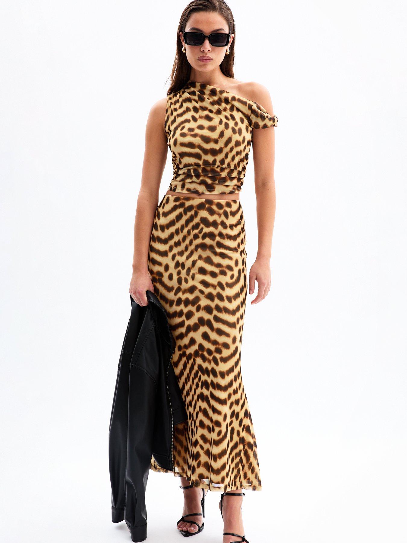 new-look-leopard-print-asymmetric-mesh-cropped-top-brownoutfit