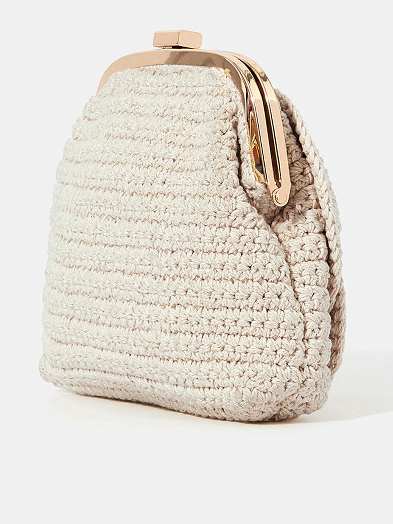 accessorize-corsage-macrame-clip-frame-creamback