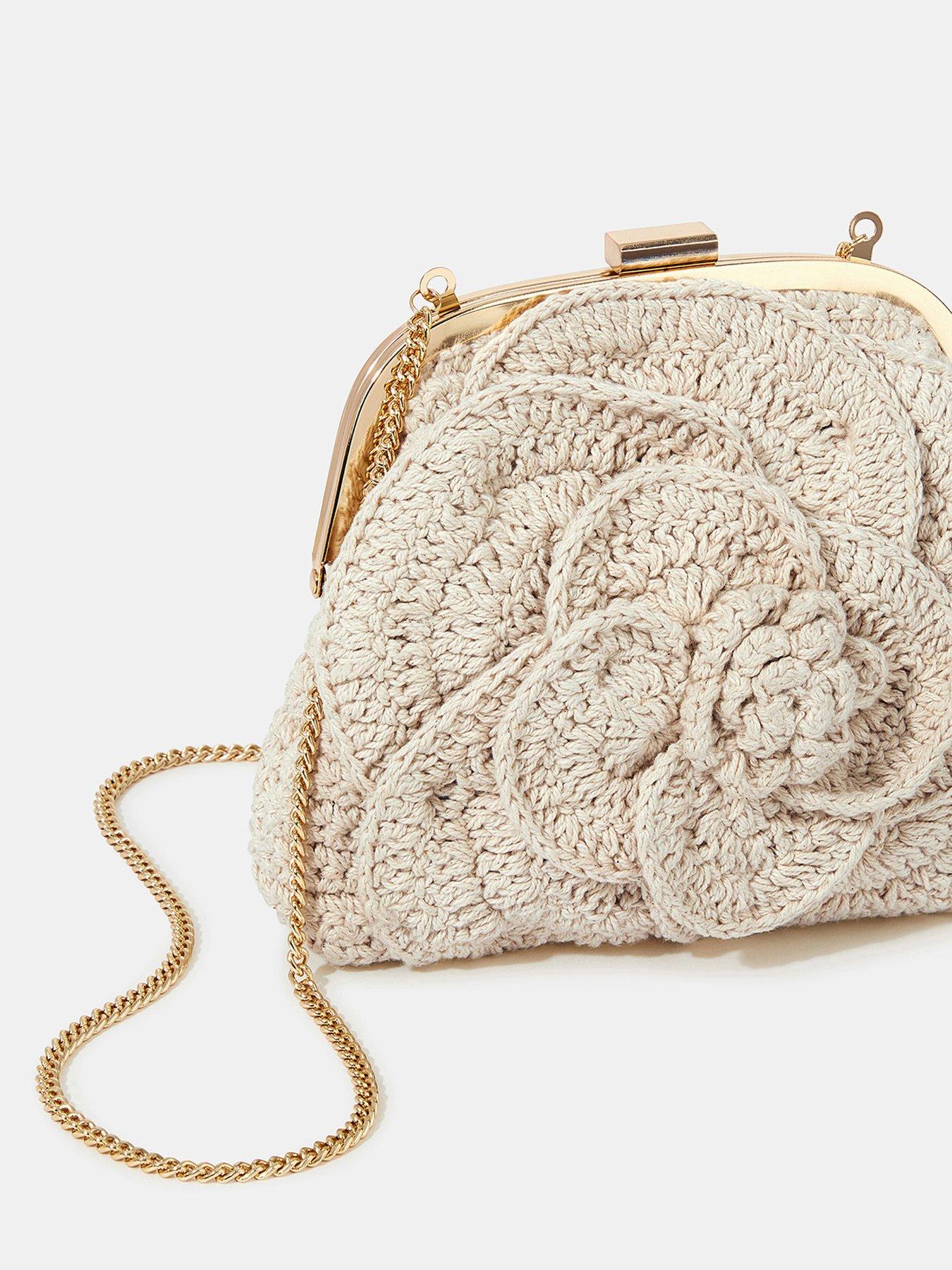 accessorize-corsage-macrame-clip-frame-creamoutfit