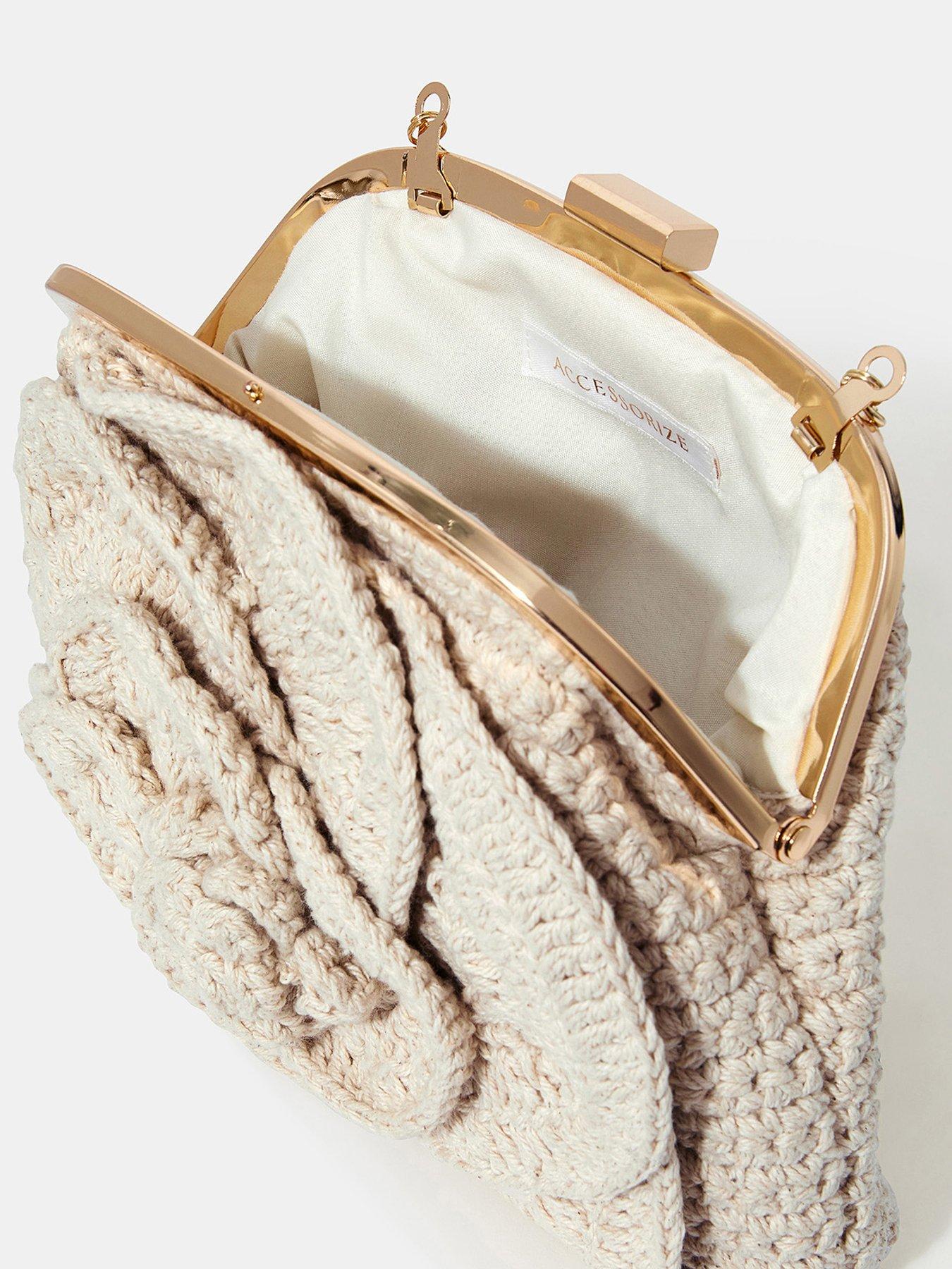 accessorize-corsage-macrame-clip-frame-creamdetail
