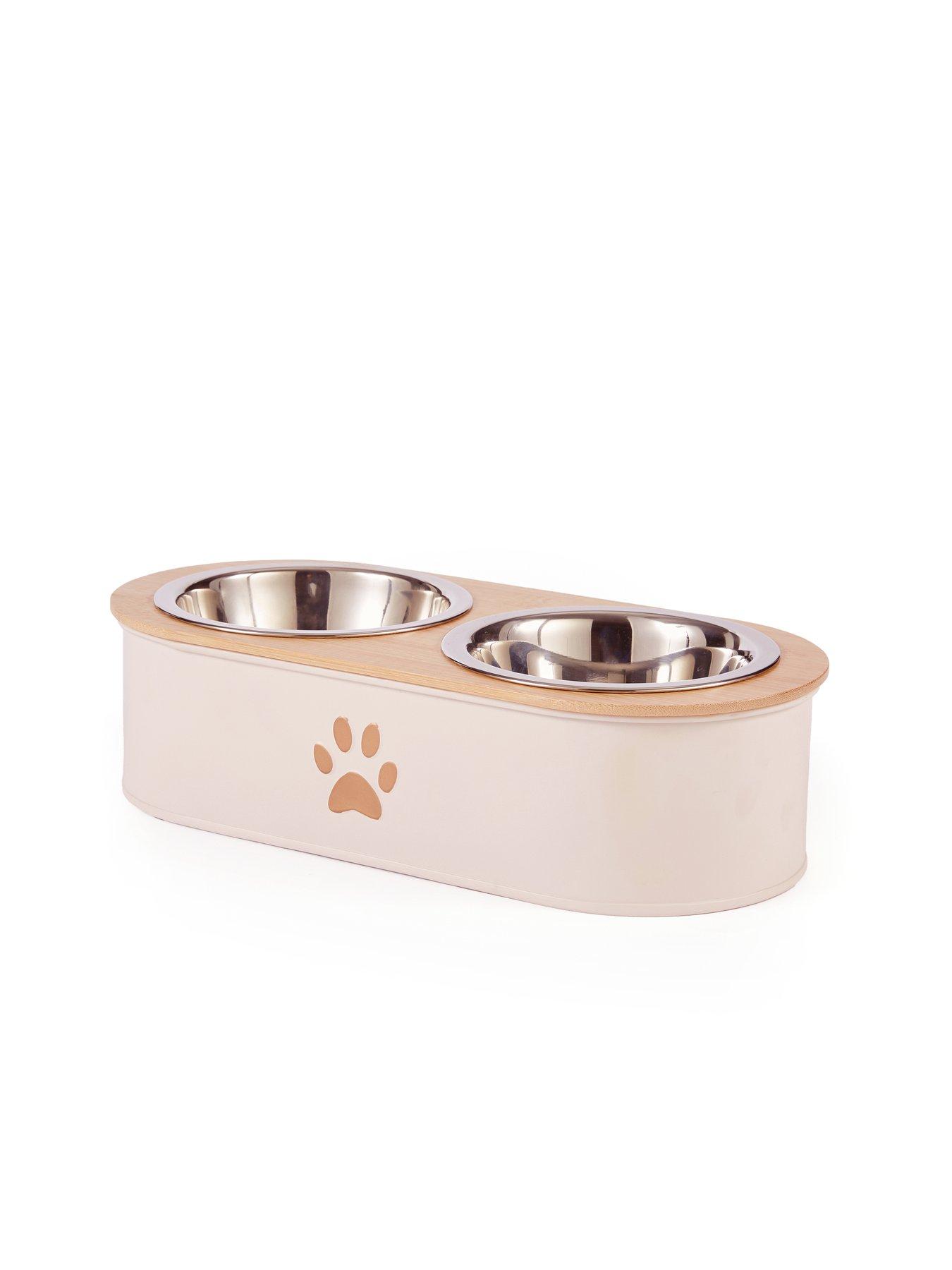 michelle-keegan-home-pet-food-amp-waterback