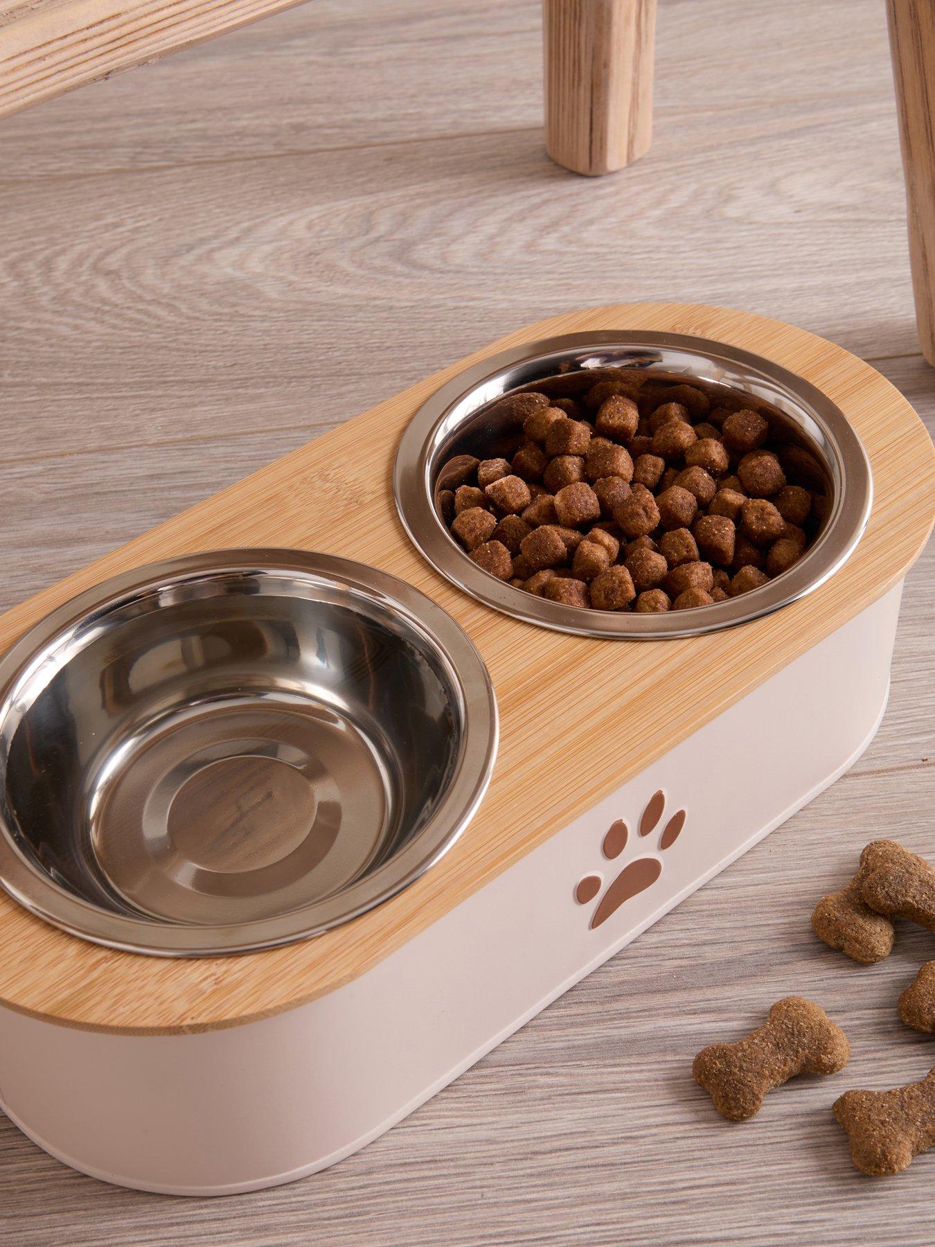 michelle-keegan-home-pet-food-amp-wateroutfit