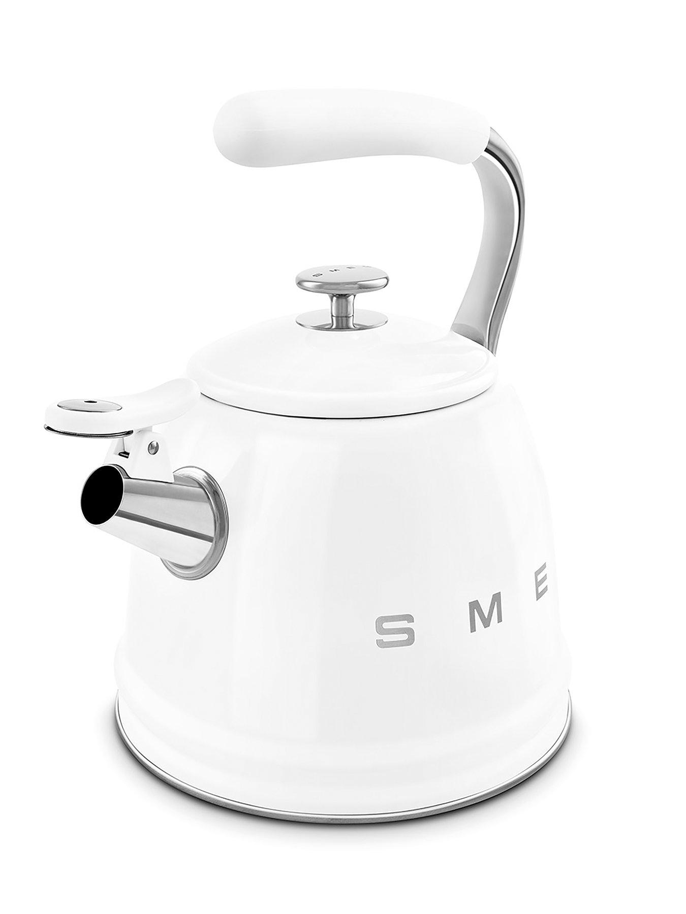 smeg-whistling-kettle-with-cool-touch-handle-23l-whitedetail