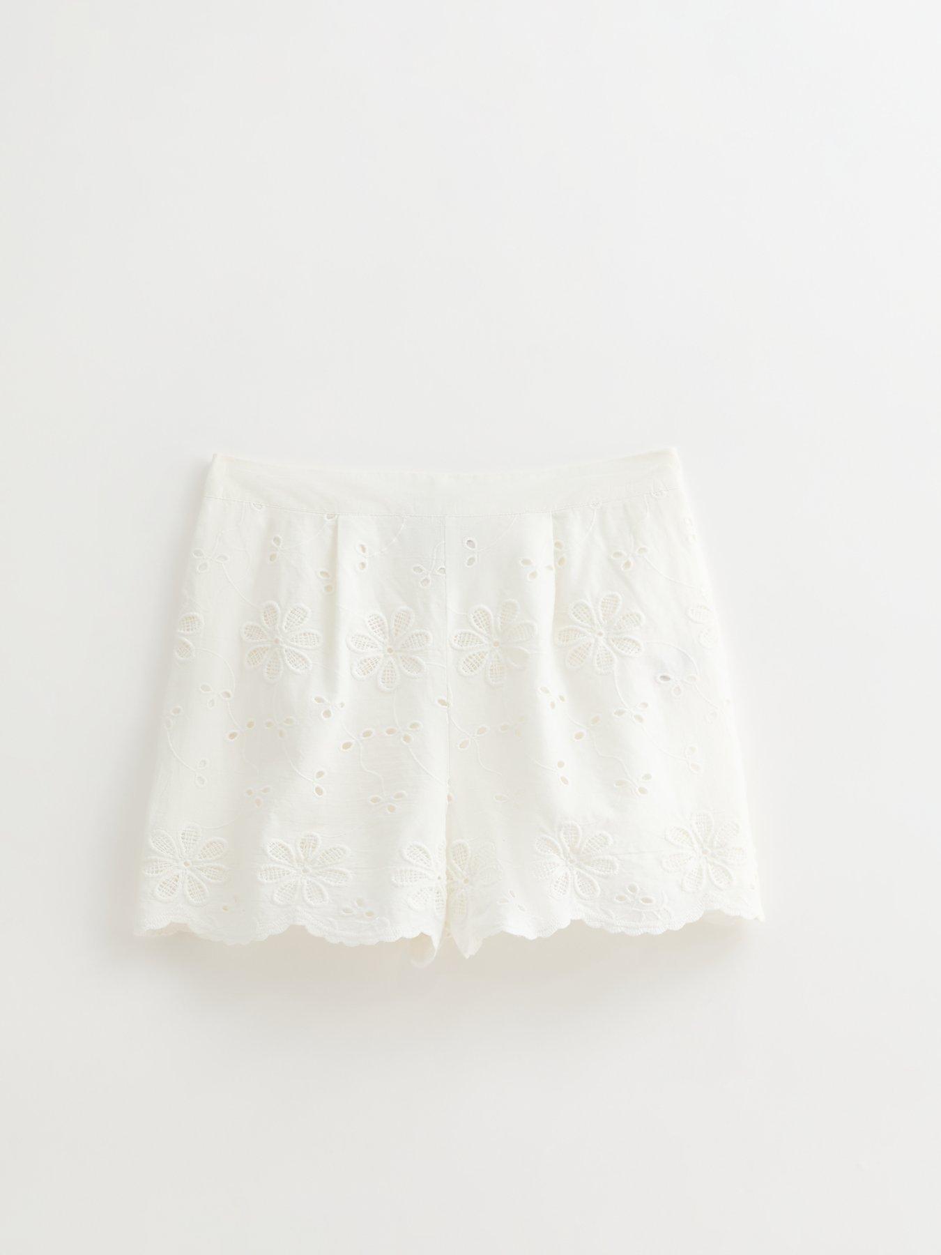 new-look-white-floral-embroidered-shortsdetail
