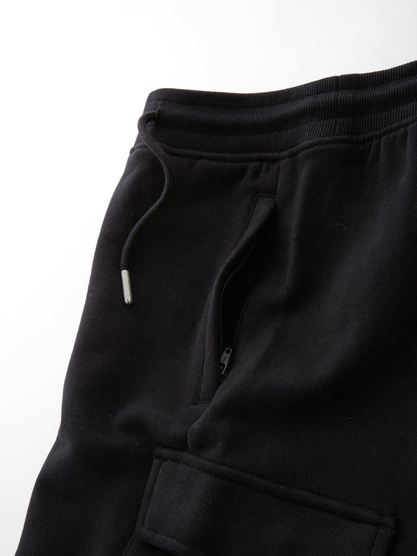 calvin-klein-jeans-boys-badge-relaxed-sweatpants-blackdetail