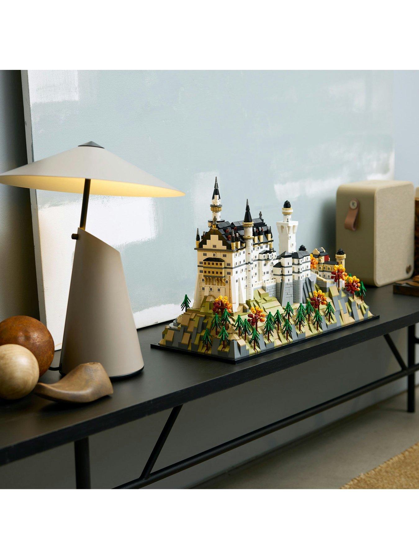 lego-architecture-neuschwanstein-castle-set-21063back