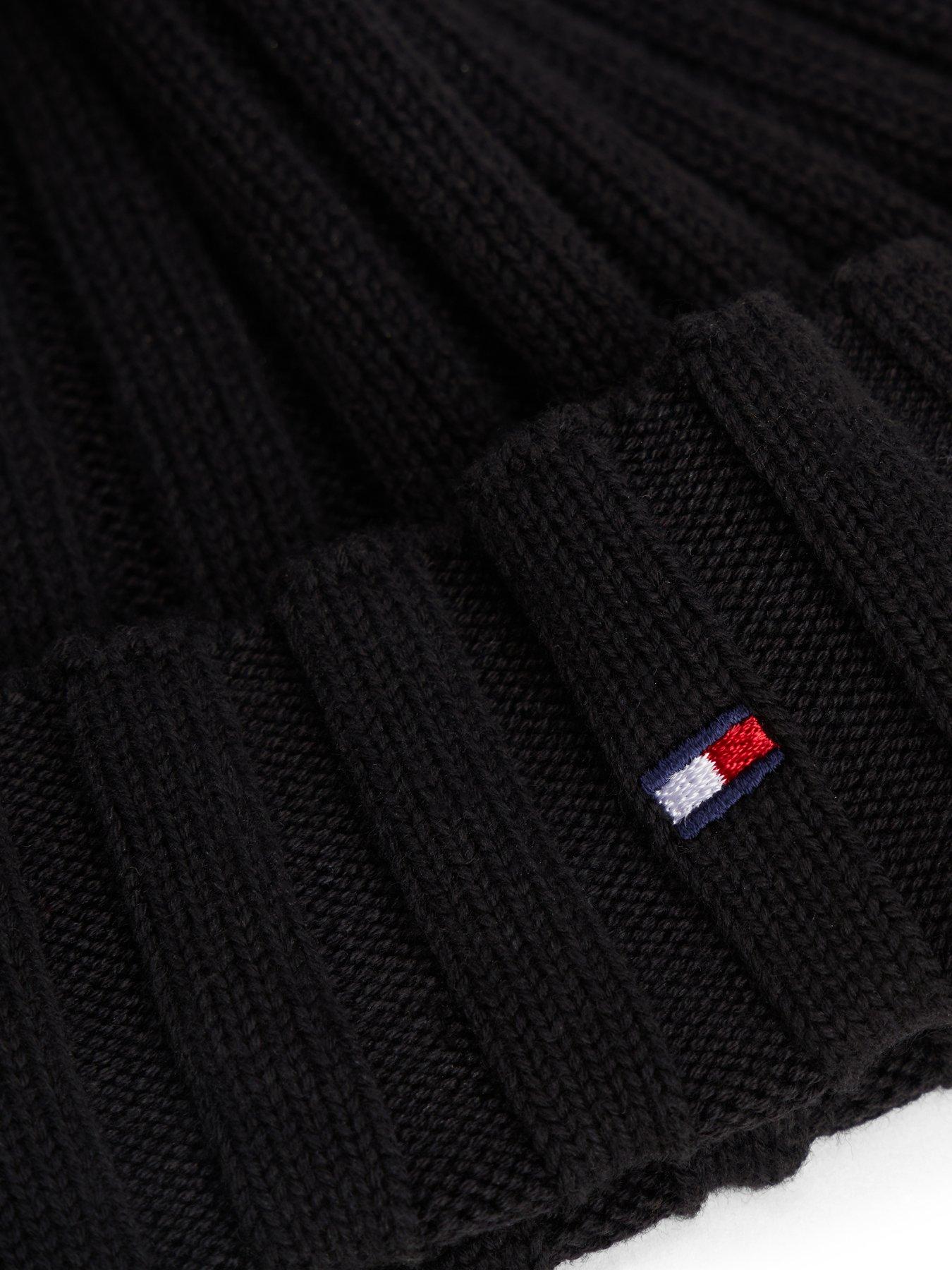 tommy-hilfiger-kids-small-flag-beanie-blackoutfit