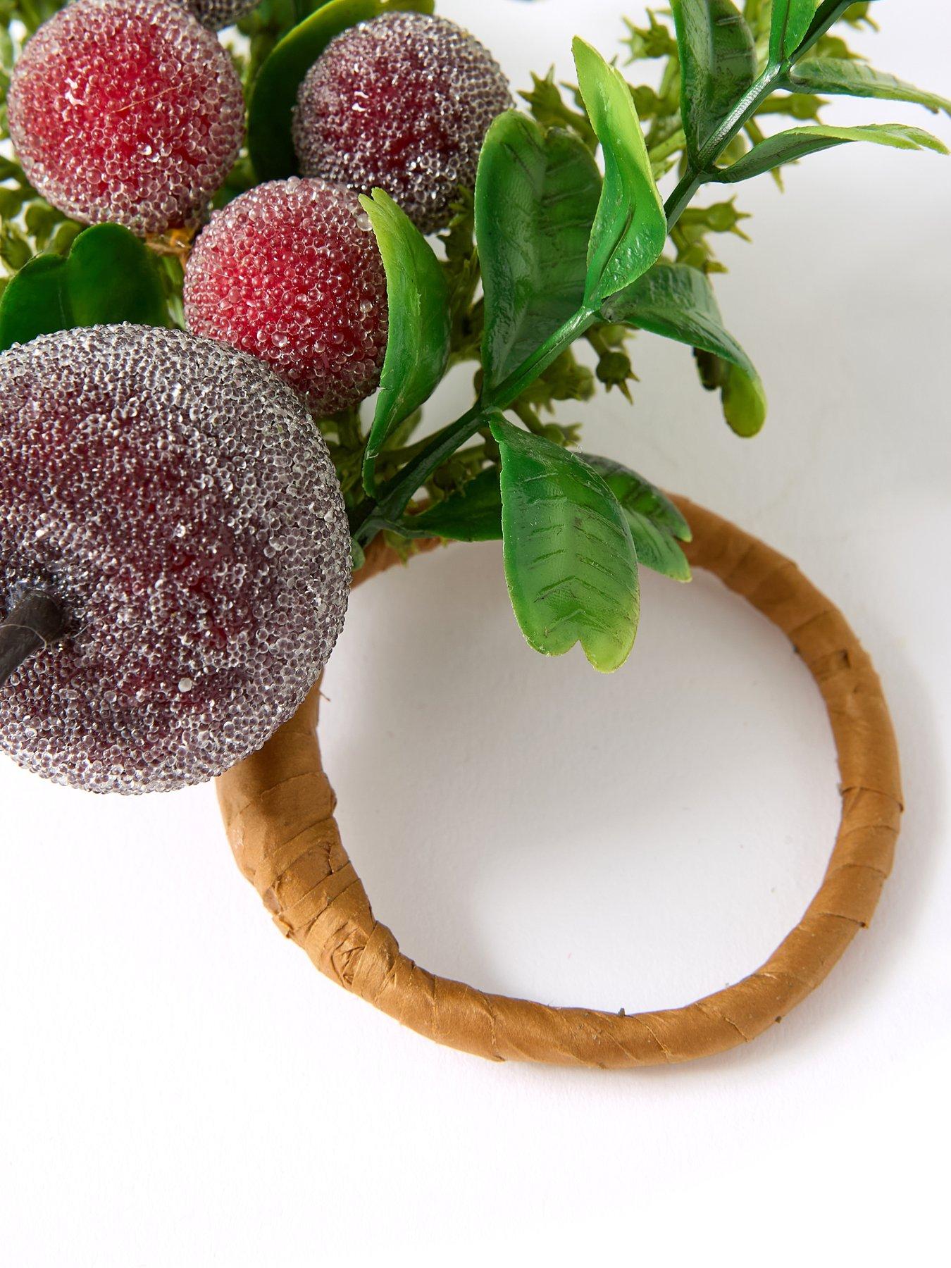 very-home-set-ofnbsp4-christmas-name-card-holders-and-napkin-rings-2-of-eachdetail