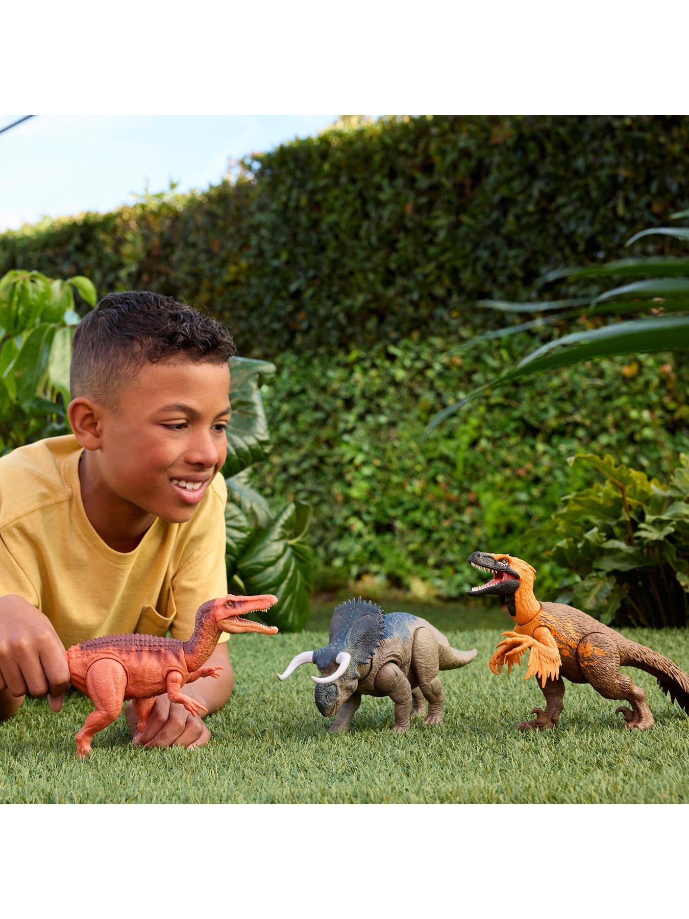 jurassic-world-saga-wild-roar--nbspnasutoceratopsstillFront