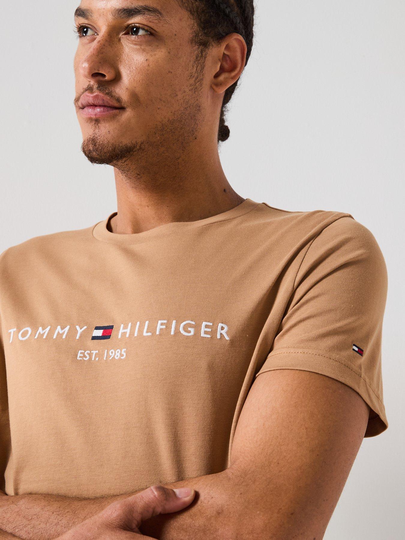 tommy-hilfiger-linear-logo-t-shirt-light-brownoutfit