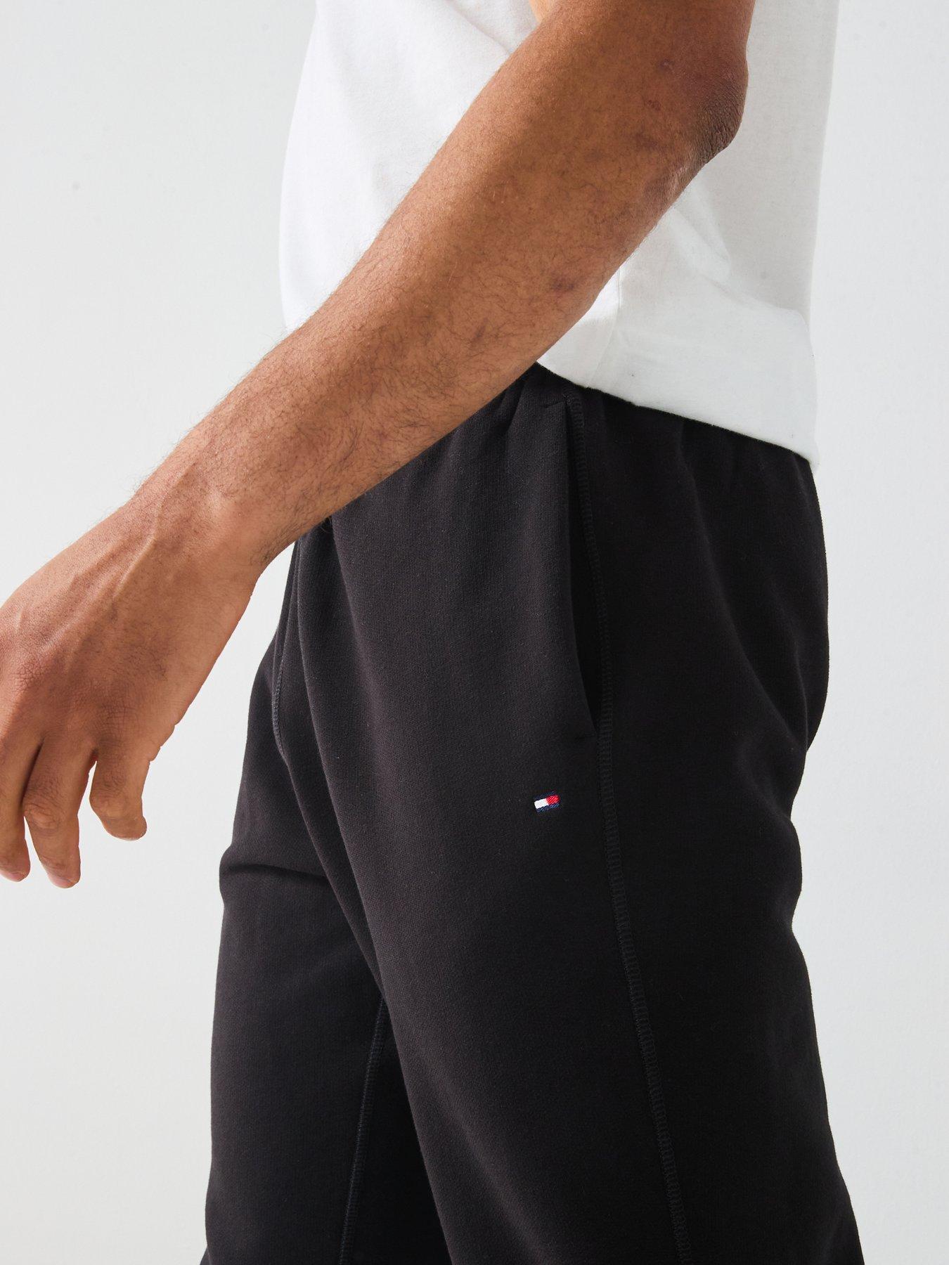 tommy-hilfiger-essential-fleece-cuff-joggers-blackoutfit