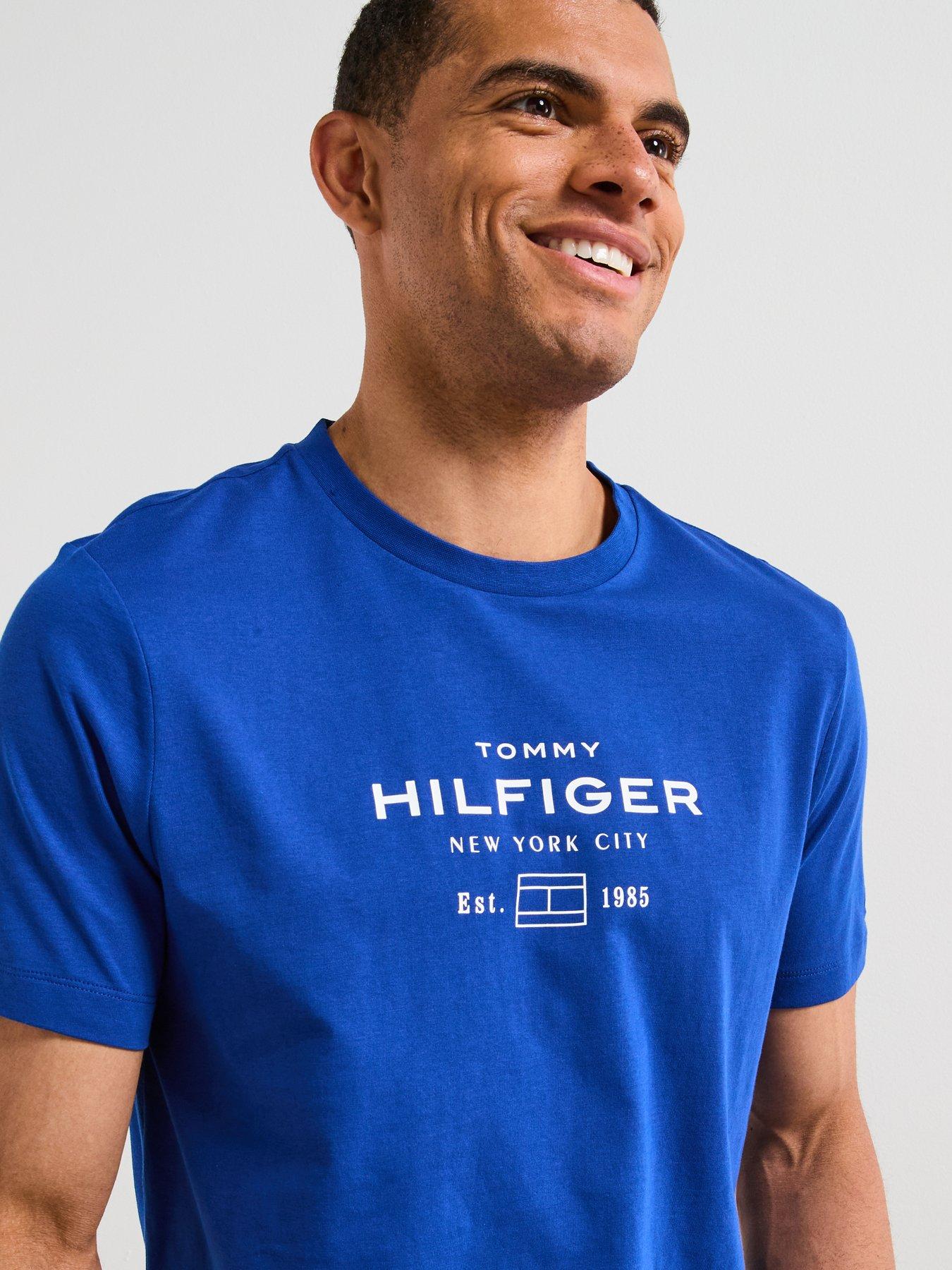 tommy-hilfiger-stack-graphic-logo-t-shirt-bright-blueoutfit