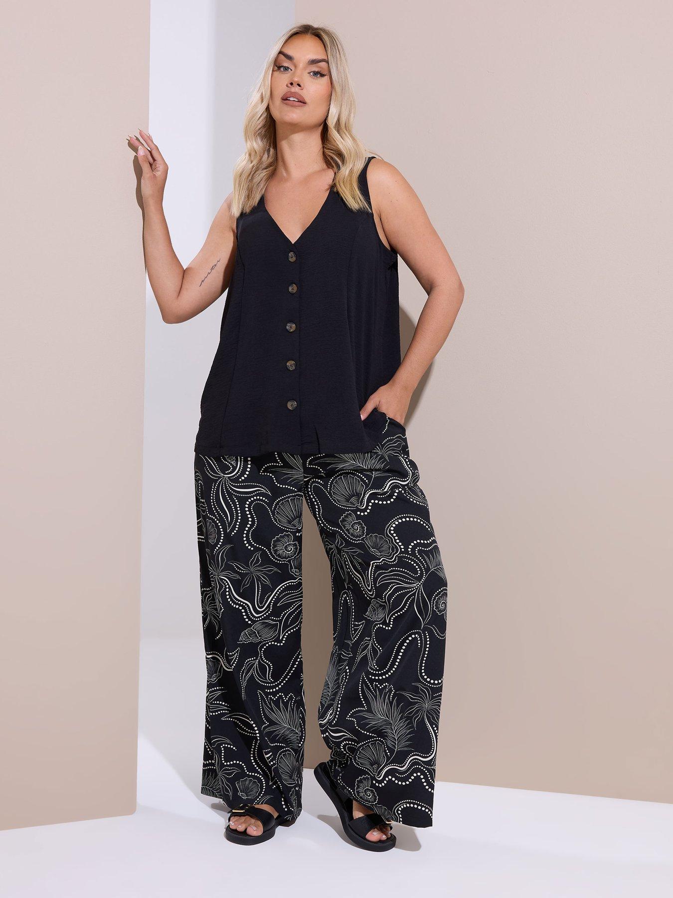 Image 3 of 5 of Yours Curve Shell Print Wide Leg Trouser - Black