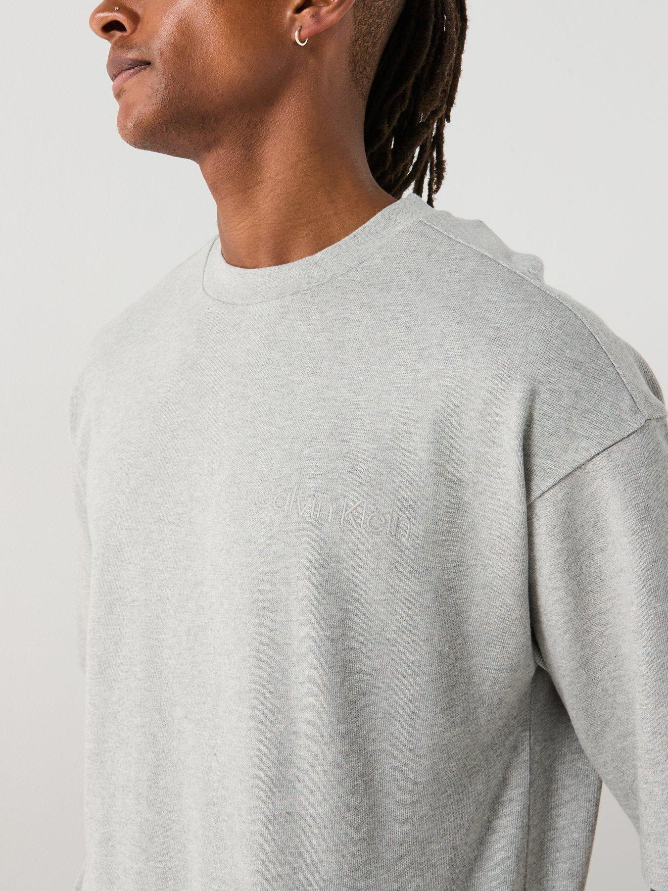 calvin-klein-loungewear-central-logo-t-shirt-greyoutfit