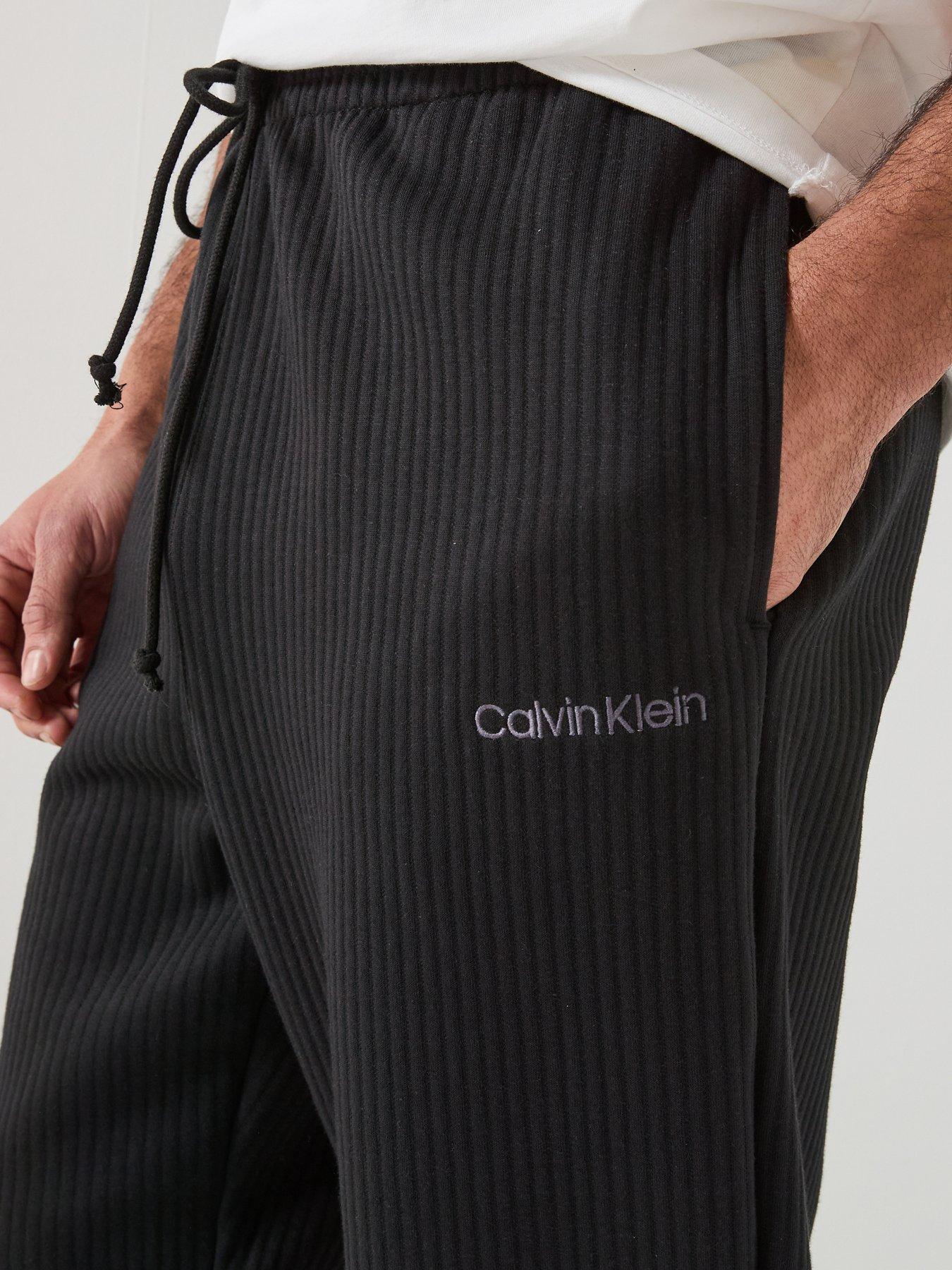 calvin-klein-loungewear-quilted-texture-bottoms-blackdetail