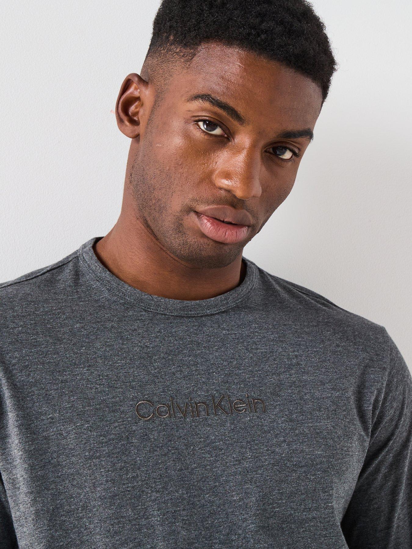 calvin-klein-loungewear-long-sleeve-t-shirt-striped-pyjama-set-greyoutfit