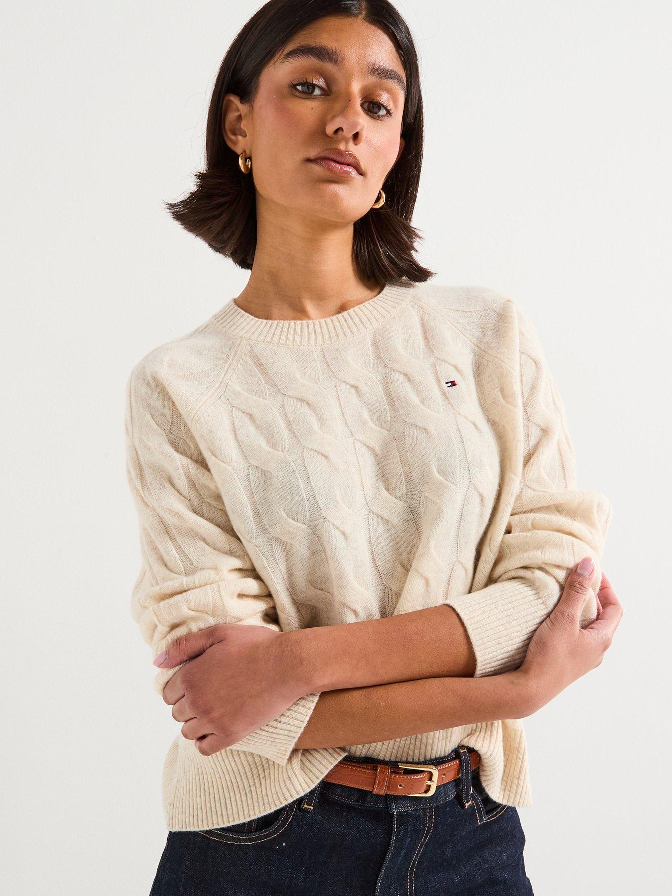 tommy-hilfiger-soft-wool-cable-knit-jumper-beigeoutfit